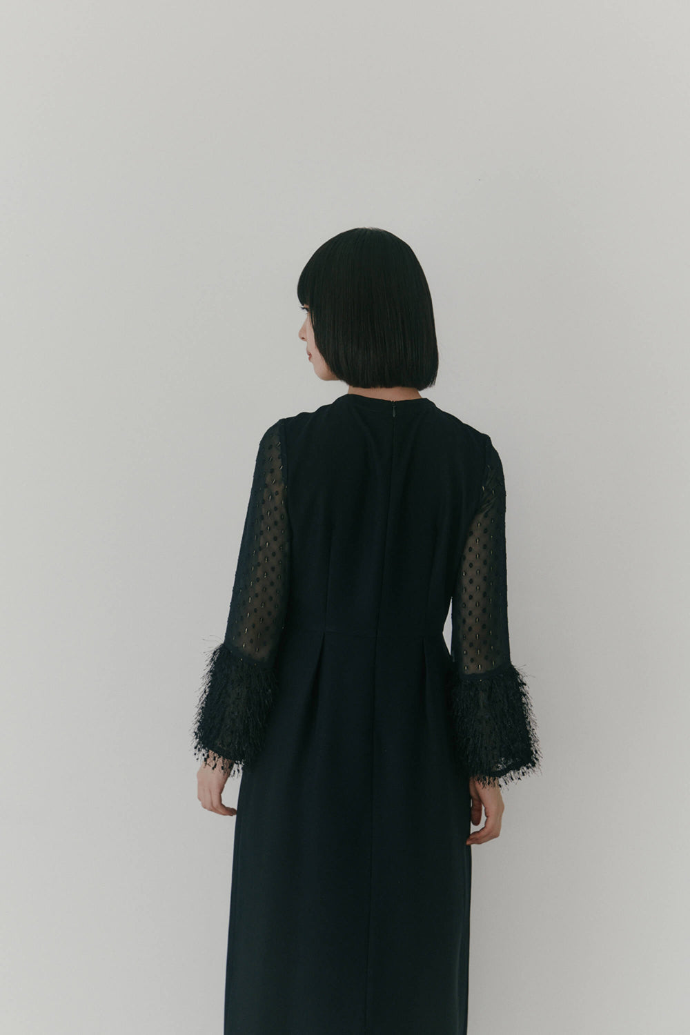 kaene ジャガードスリーブドレス / 100906 | モデル身長167cm 着用サイズ38