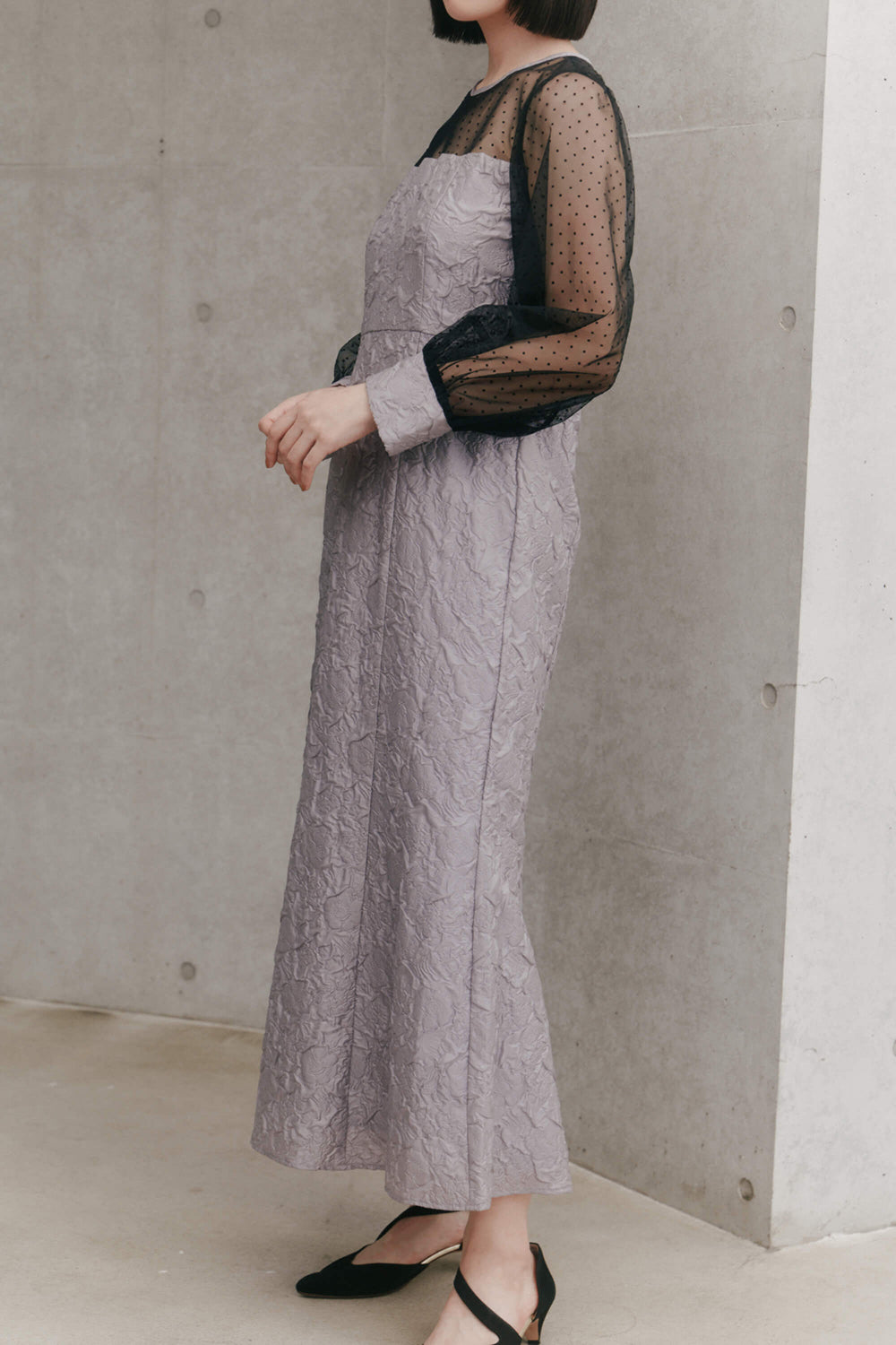 kaene エンボスフラワードットミックスドレス / 100979 | モデル身長167cm 着用サイズ38