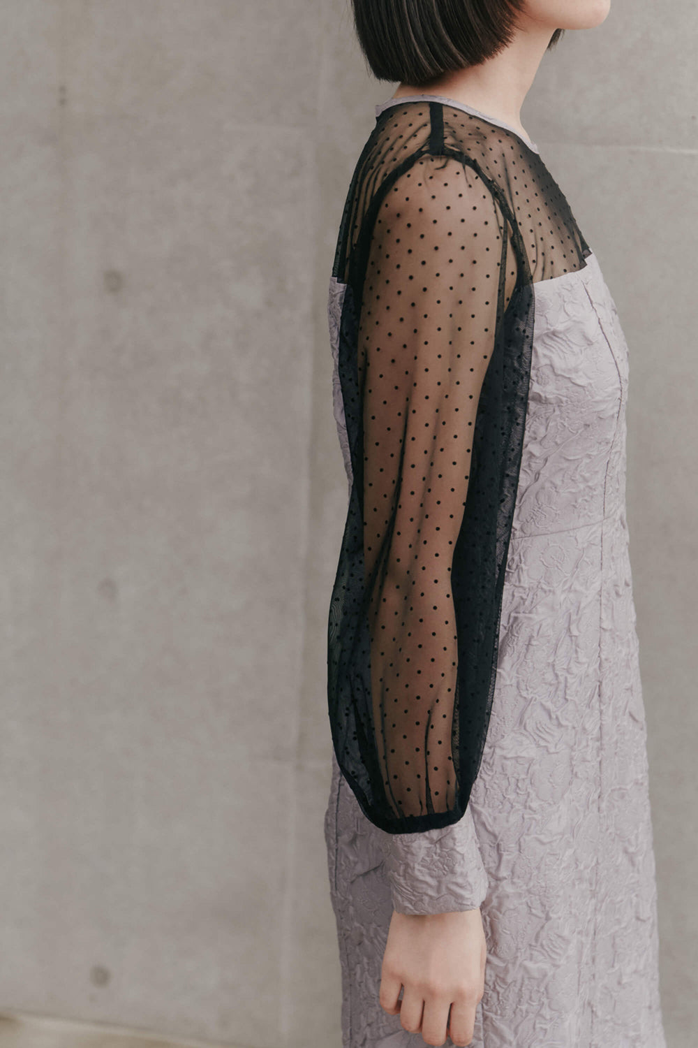 kaene エンボスフラワードットミックスドレス / 100979 | モデル身長167cm 着用サイズ38