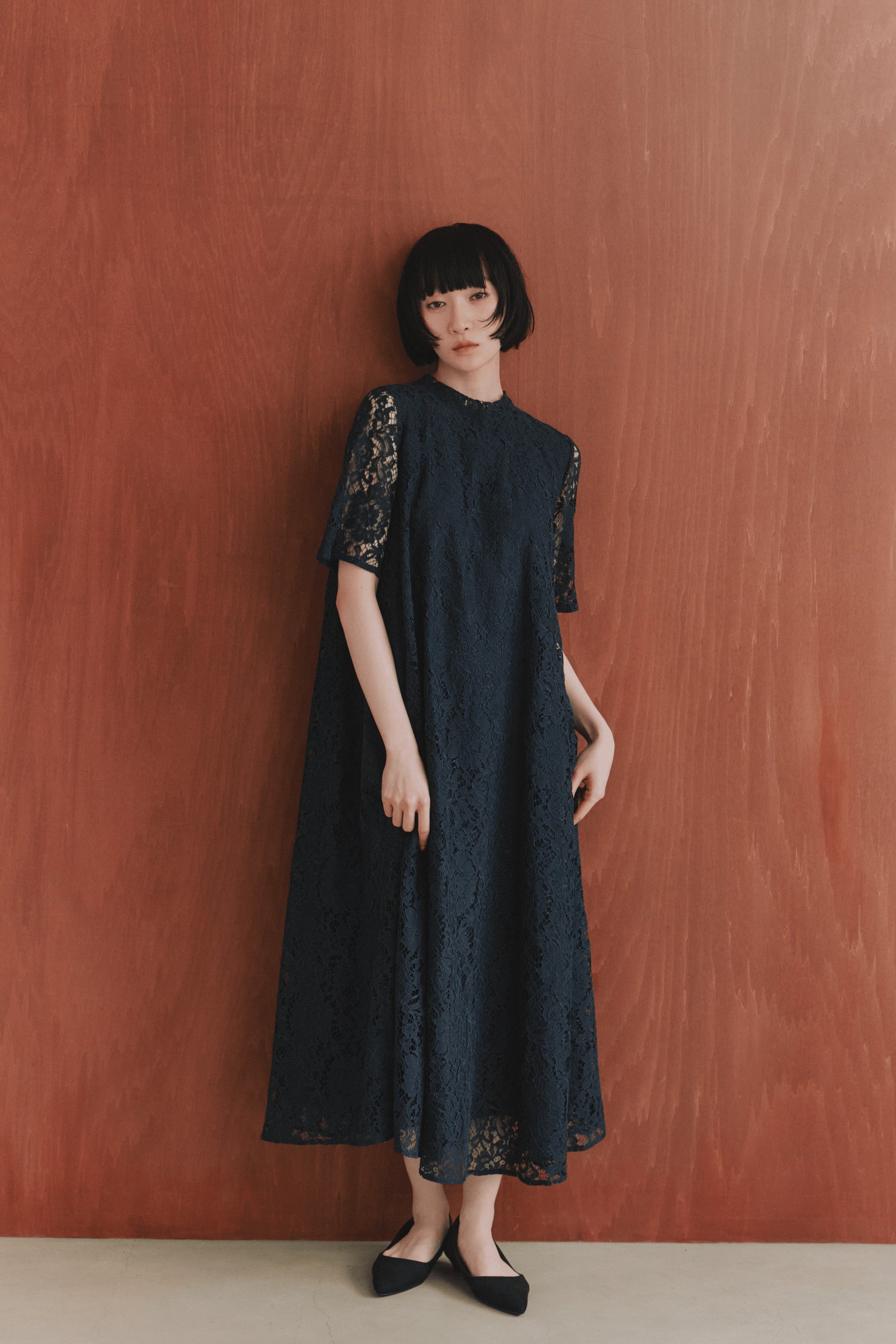 kaene パイピングレースAラインドレス / 100789 結婚式用ドレス navy | モデル身長161cm 着用サイズFREE ※navy着用