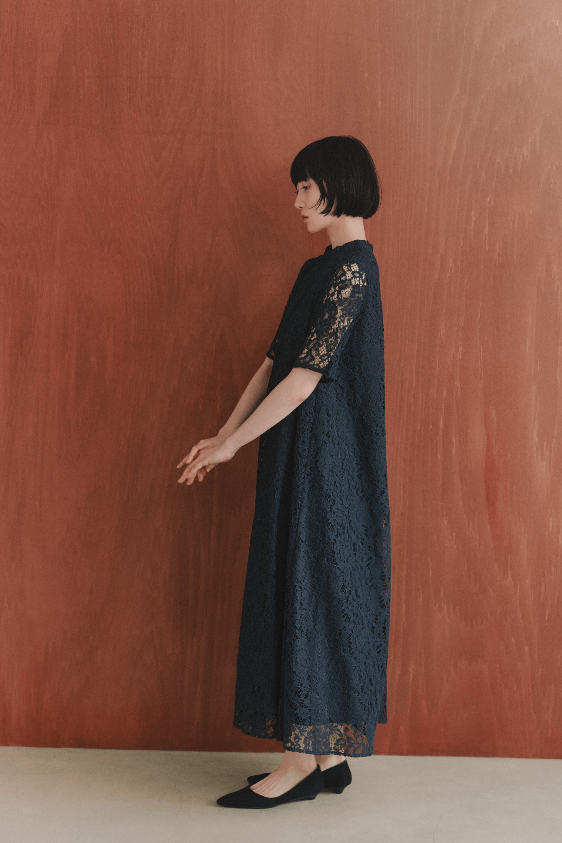kaene パイピングレースAラインドレス / 100789 結婚式用ドレス navy | モデル身長161cm 着用サイズFREE ※navy着用