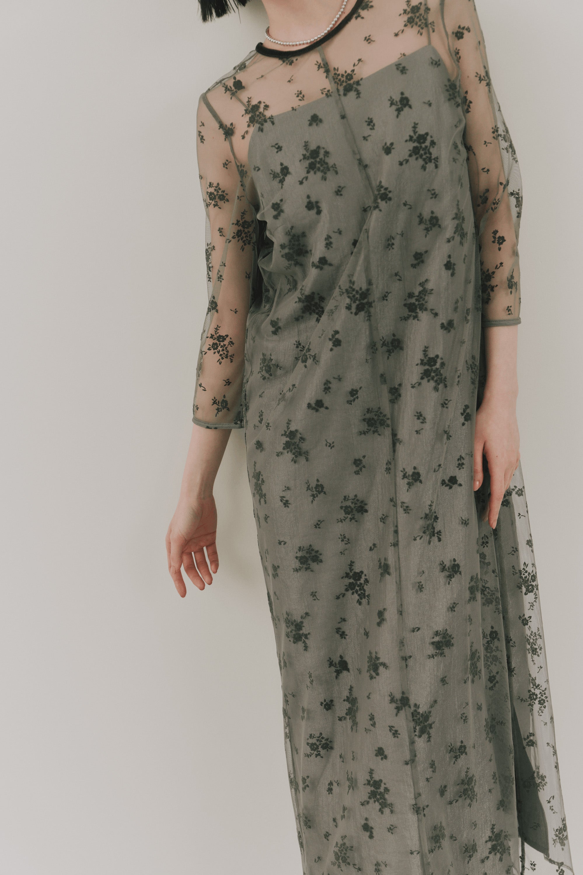 kaene フロッキーサテン2wayドレス / 101066 結婚式用ドレス khaki|モデル身長161cm 着用サイズS(36)
