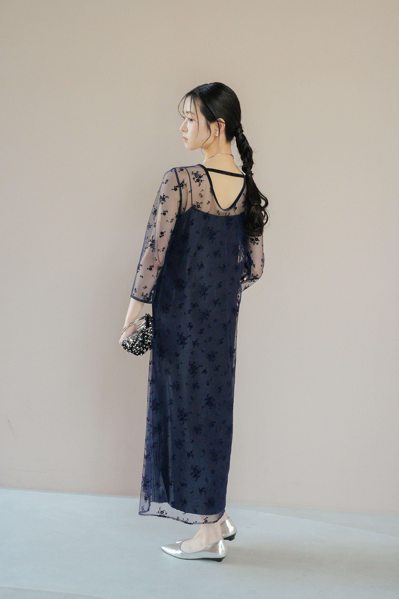 kaene フロッキーサテン2wayドレス / 101066 結婚式用ドレス khaki|モデル身長170cm 着用サイズM(38)