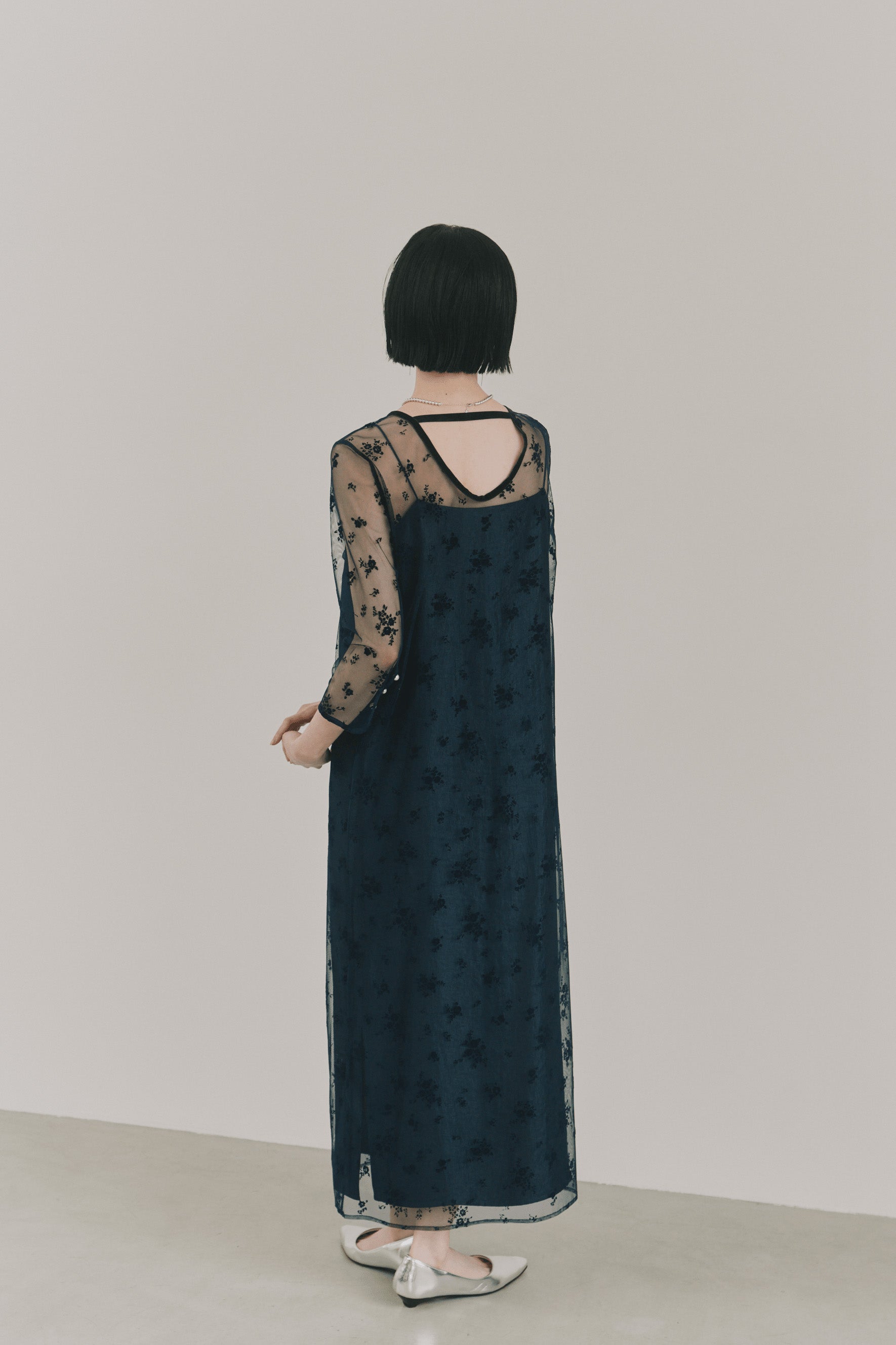 kaene フロッキーサテン2wayドレス / 101066 結婚式用ドレス navy|モデル身長161cm 着用サイズS(36)