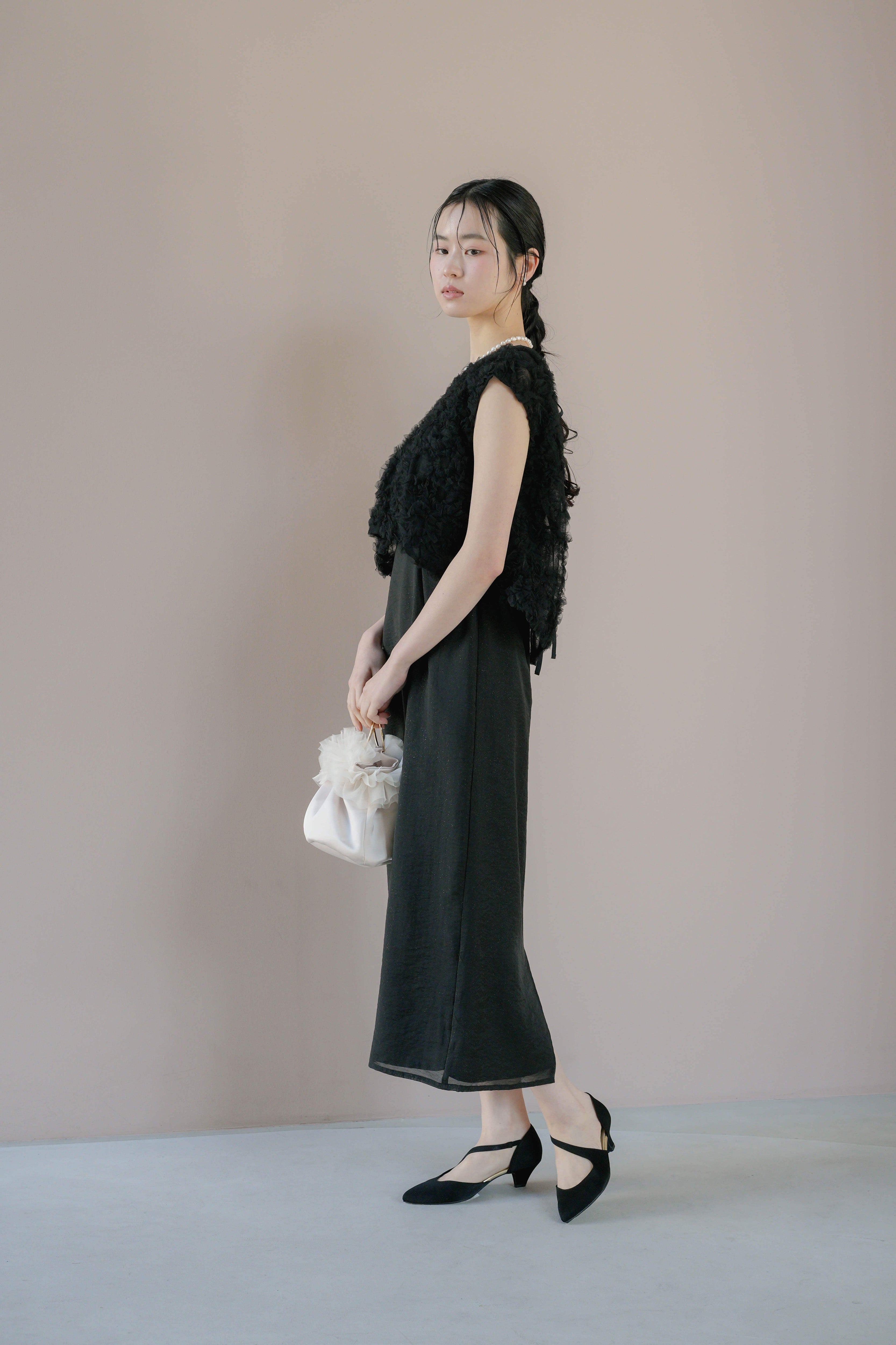 kaene フラッフィーフラワーコンビドレス / 101173 結婚式用ドレス black | モデル身長170cm 着用サイズM(38)