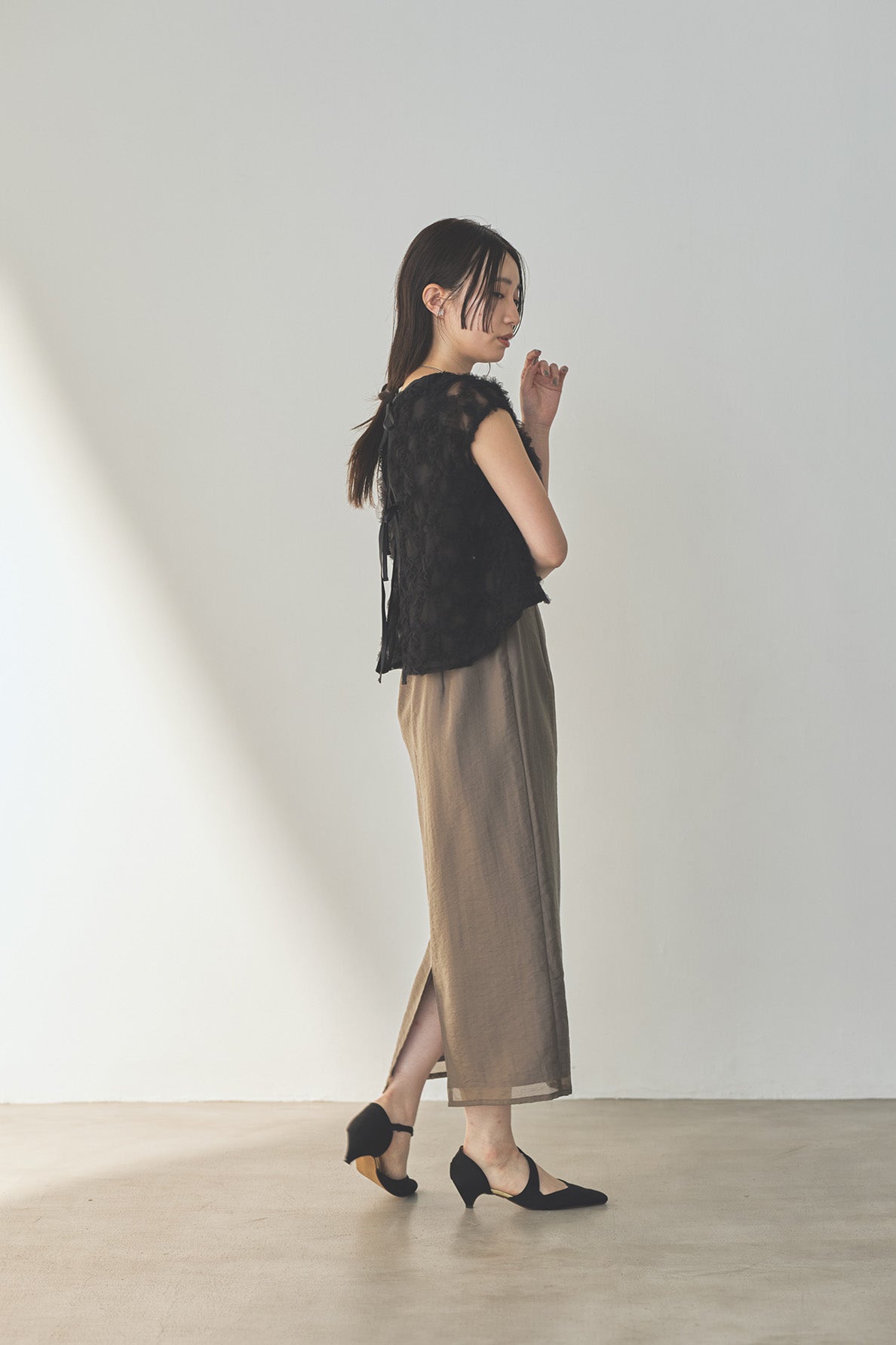 kaene フラッフィーフラワーコンビドレス / 101173 | モデル身長160cm 着用サイズS(36) ※black*gray着用