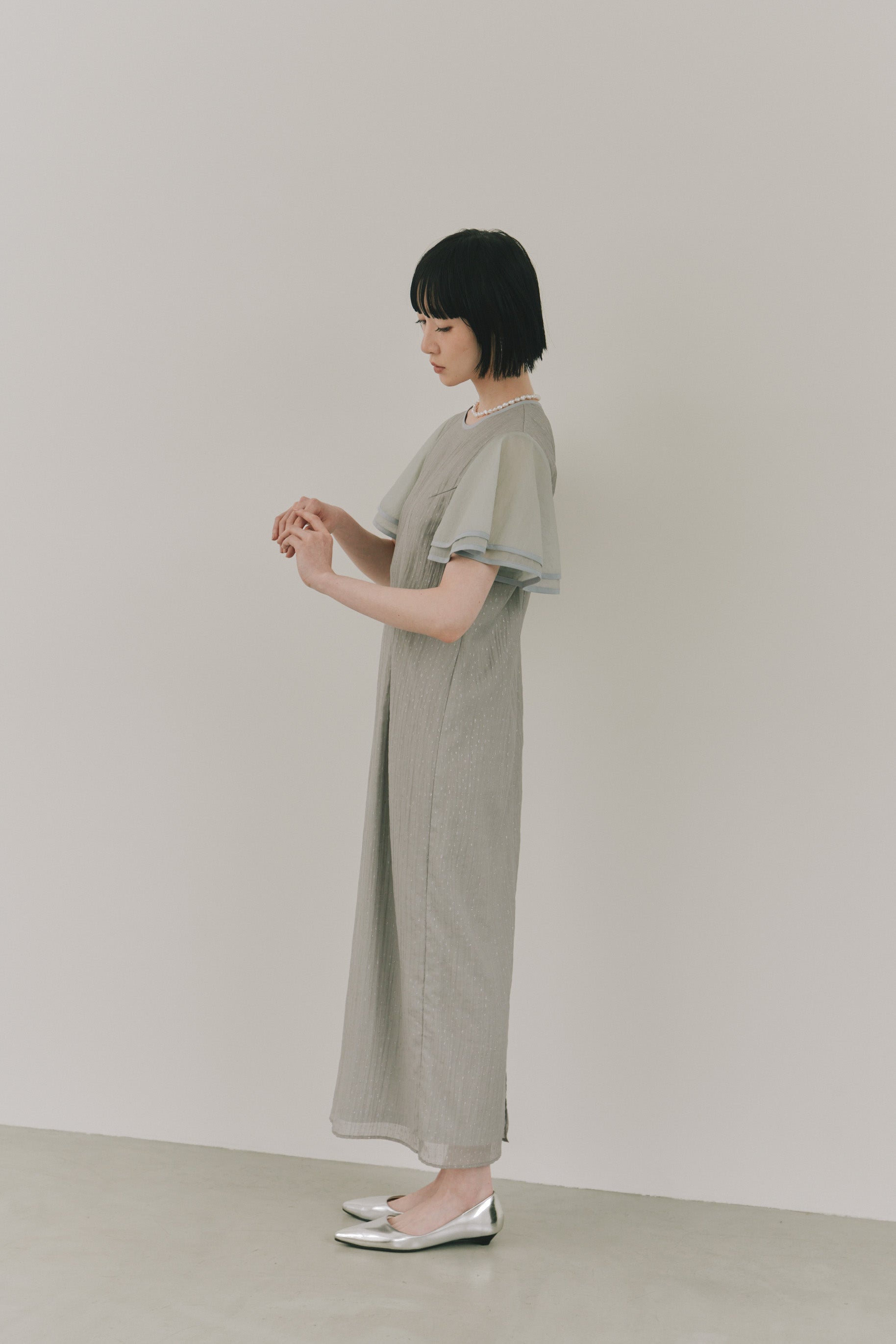 kaene パイピングスリーブラメドビードレス / 101192 結婚式用ドレス mintgray|モデル身長161cm 着用サイズS(36)