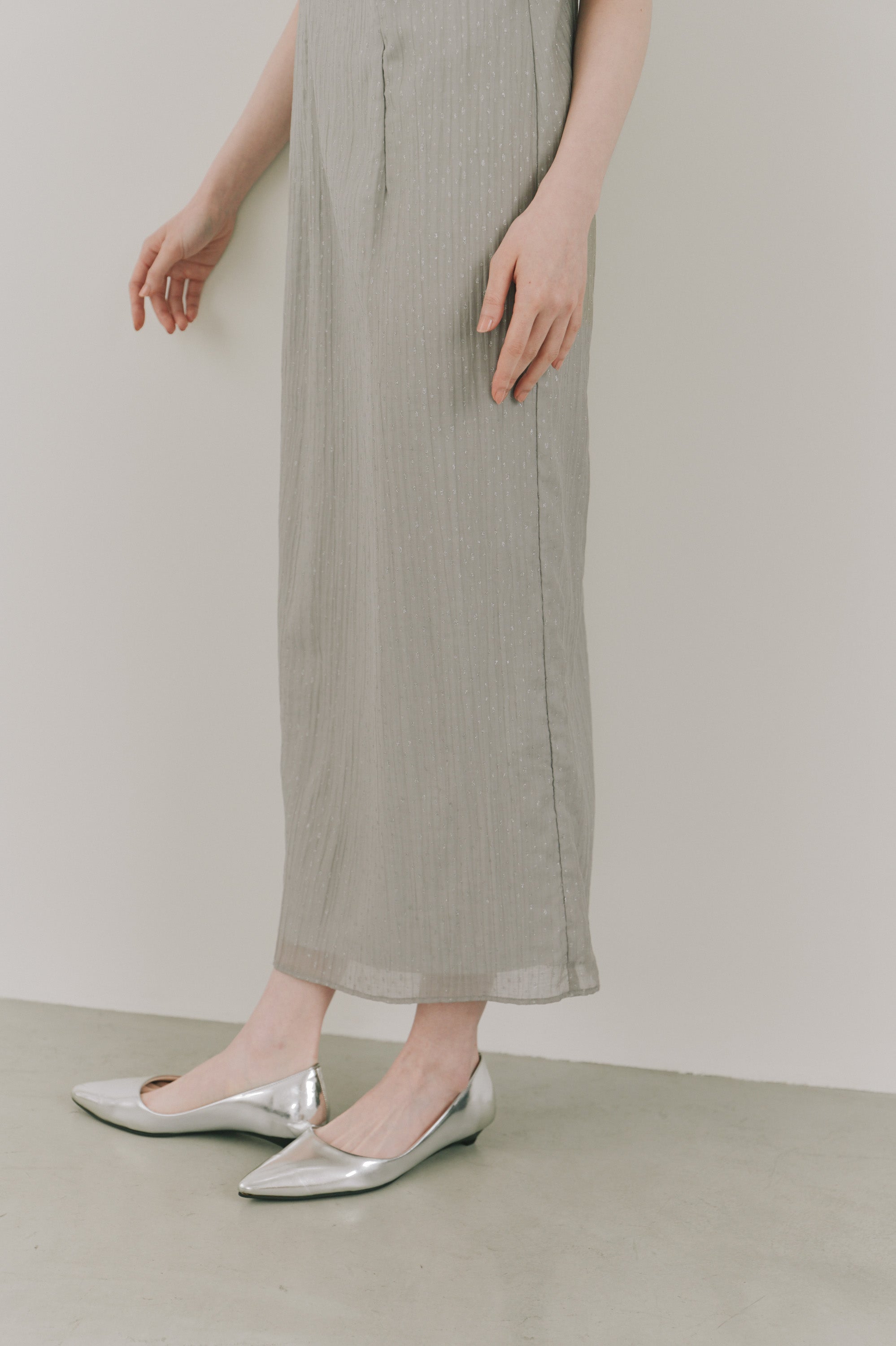 kaene パイピングスリーブラメドビードレス / 101192 結婚式用ドレス mintgray|モデル身長161cm 着用サイズS(36)