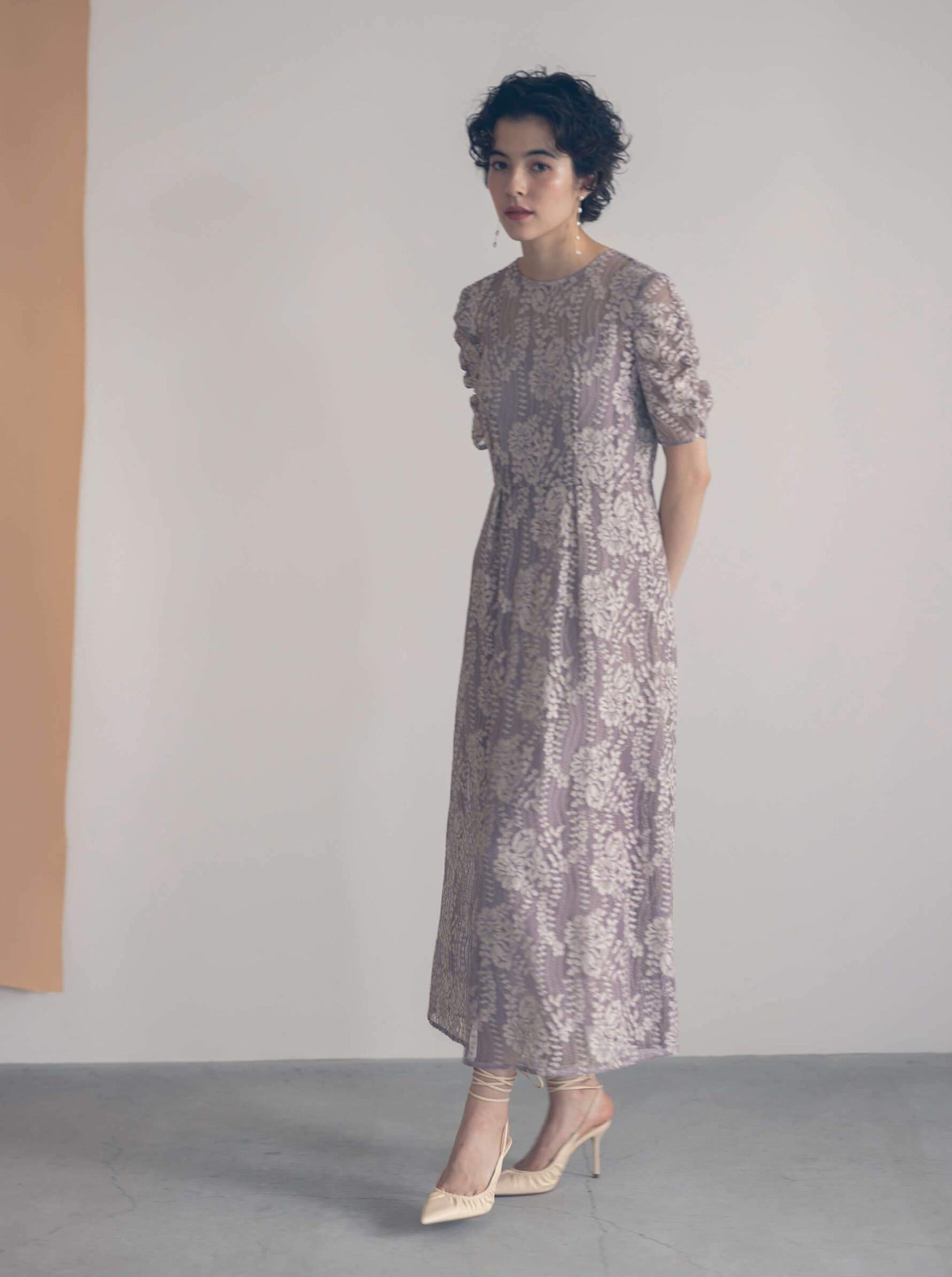 kaene 配色レースエプロンワンピース / 100604| モデル身長170cm 着用サイズ38