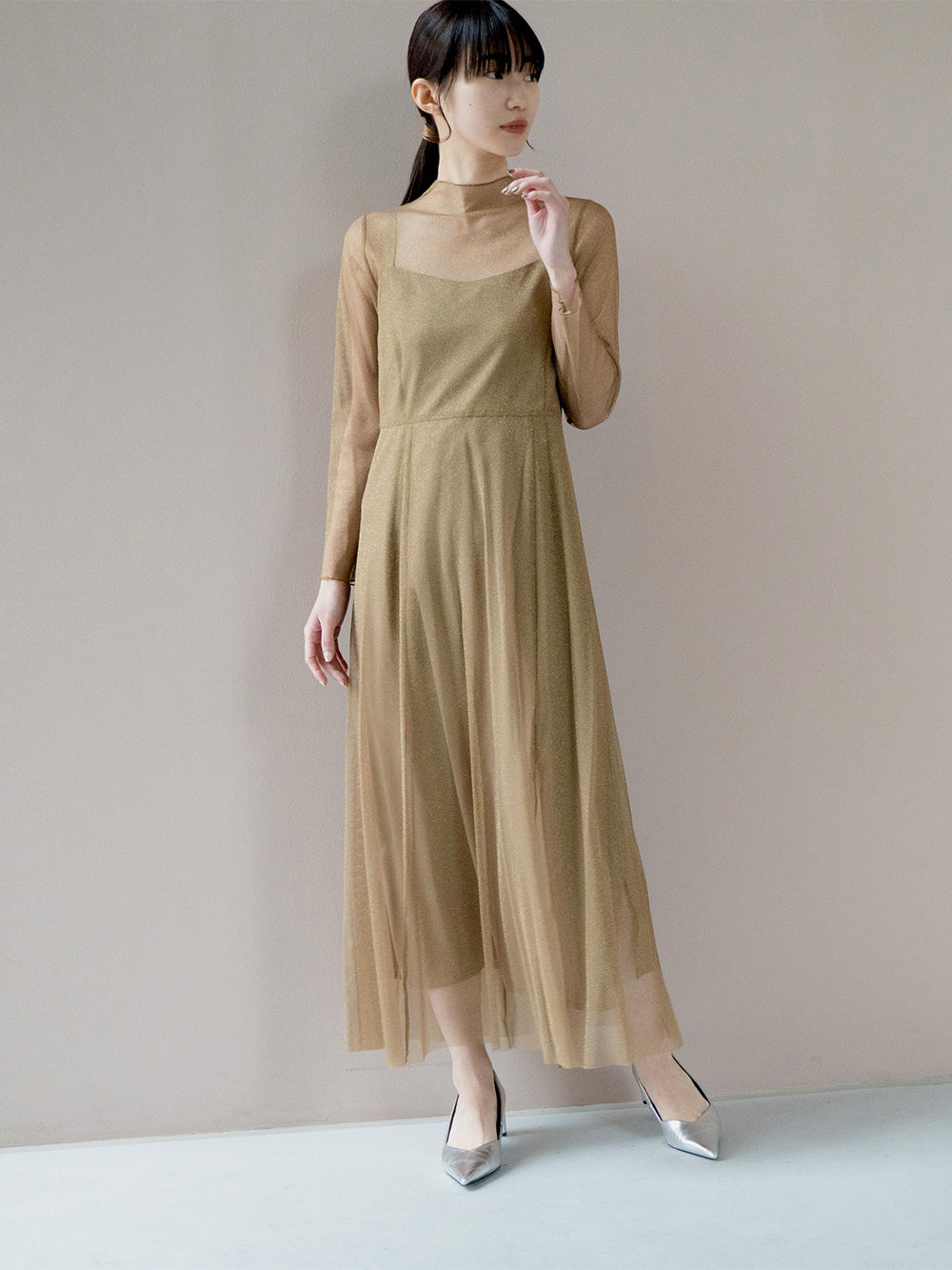 kaene ラメチュールメロウワンピース / 100535 | モデル身長160cm 着用サイズ34