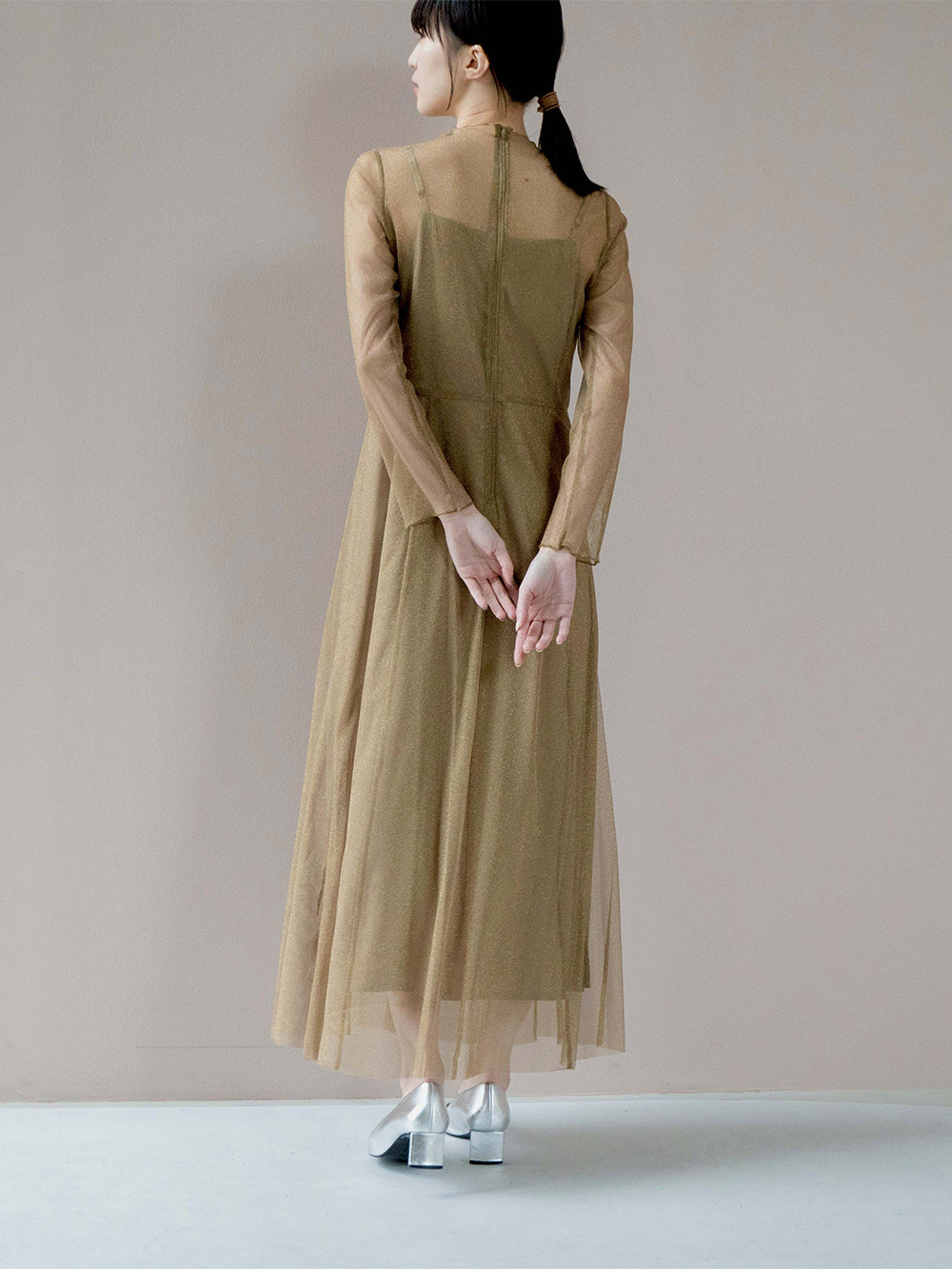 kaene ラメチュールメロウワンピース / 100535 | モデル身長160cm 着用サイズ34