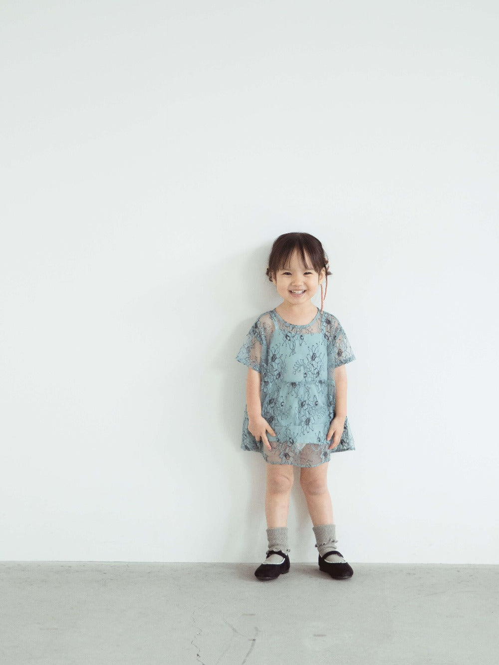 kaene (KIDS) オールレースワンピース / 700007|モデル83cm 10kg (2歳11ヶ月)着用サイズS
