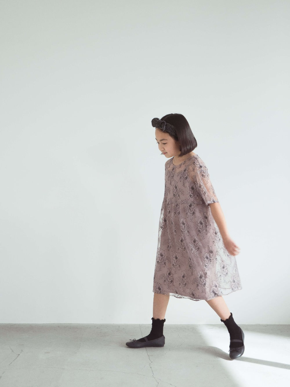 kaene (KIDS) オールレースワンピース / 700007|モデル130cm 25kg (9歳9ヶ月)着用サイズLL