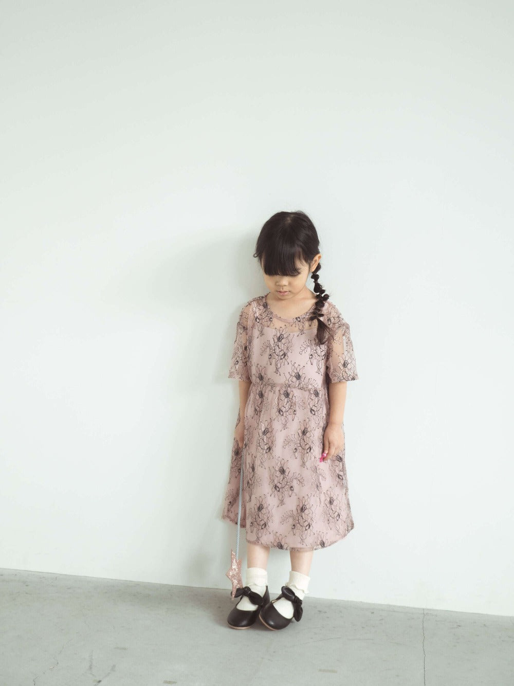 kaene (KIDS) オールレースワンピース / 700007|モデル103cm 14kg (4歳9ヶ月)着用サイズL