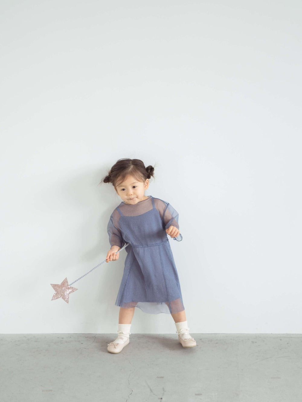kaene (KIDS) ラメチュールメロウワンピース / 700009|モデル88cm 12kg (2歳3ヶ月)着用サイズS