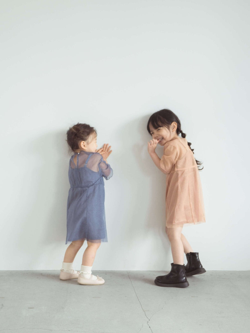 kaene (KIDS) ラメチュールメロウワンピース / 700009|モデル88cm 12kg (2歳3ヶ月)着用サイズS
