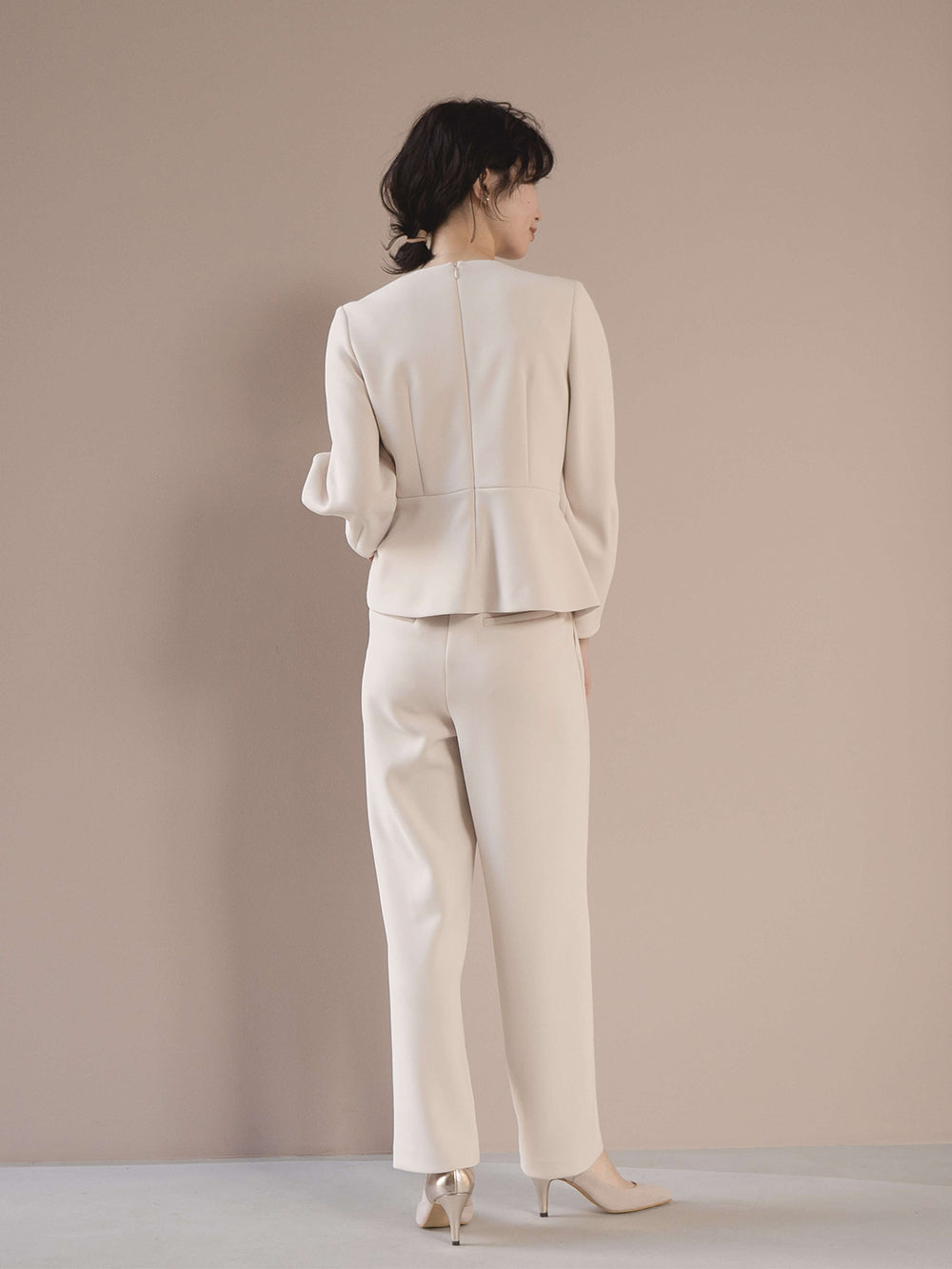 kaene ハイストレッチブラウス / 010461 | モデル身長160cm 着用サイズ34