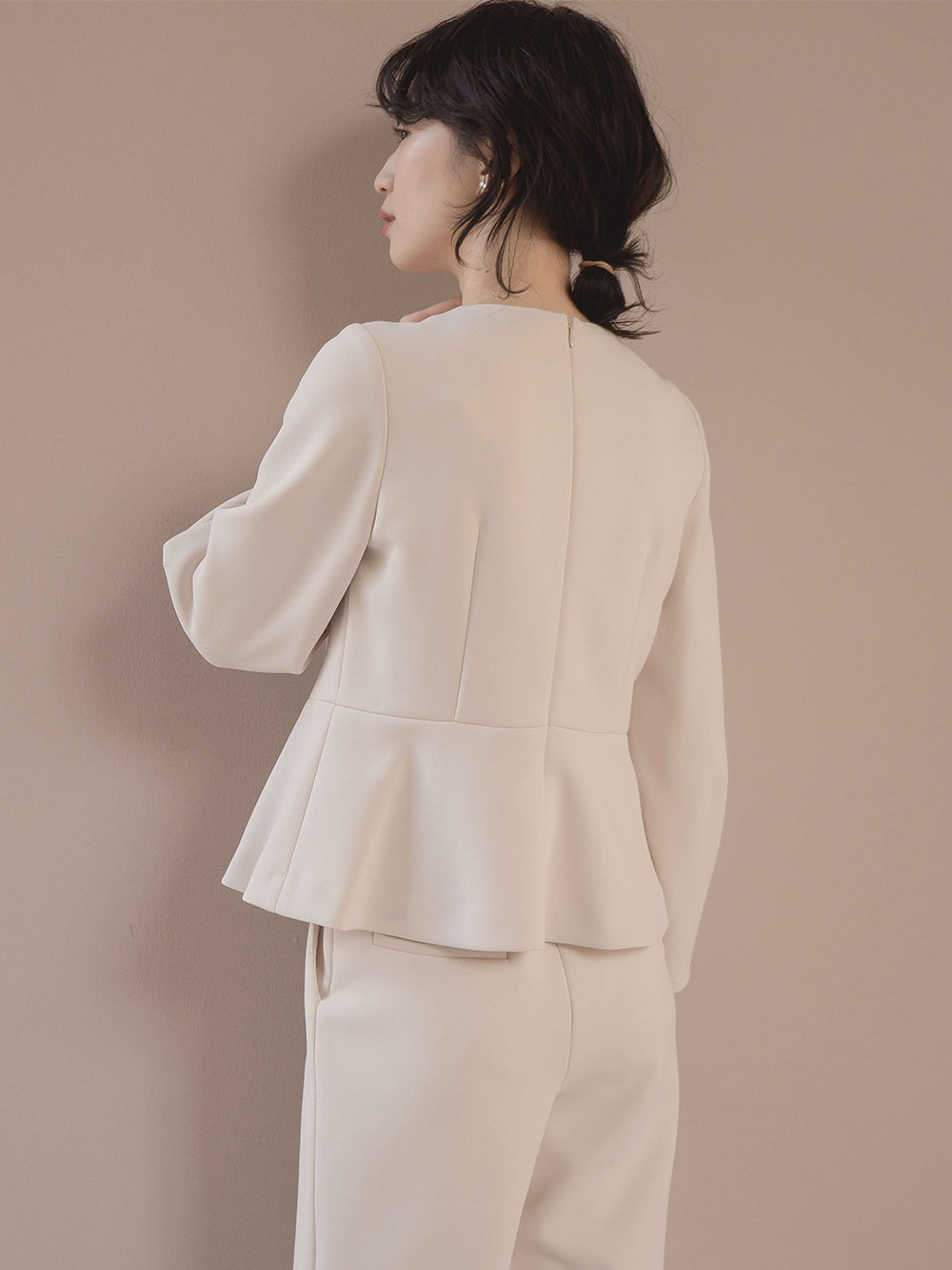 kaene ハイストレッチブラウス / 010461 | モデル身長160cm 着用サイズ34