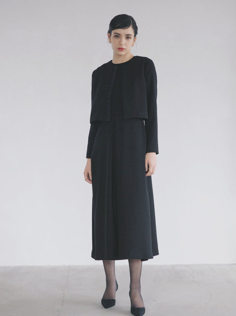 kaene シフォンフリルジャケット / 005312 | モデル身長170cm 着用サイズ36 ※100647(36)ワンピース着用