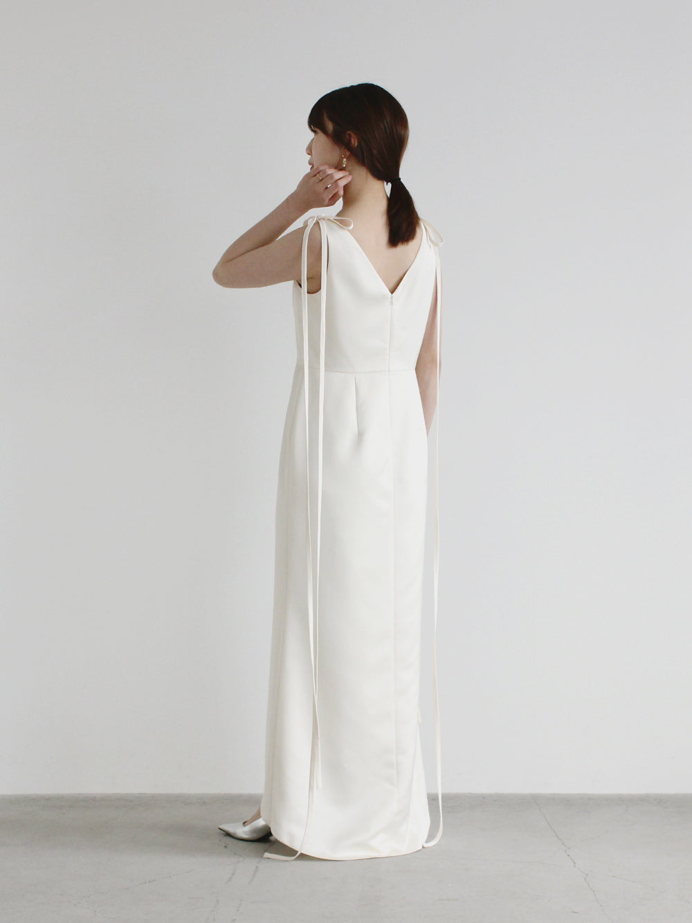 サテンリボンドレス / 100855 | モデル身長168cm 着用サイズ38