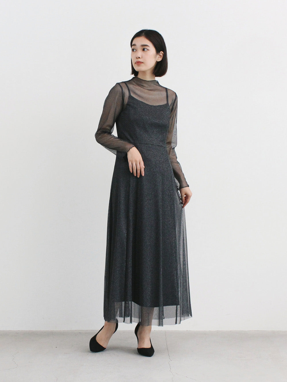 kaene ラメチュールメロウワンピース / 100535 | モデル身長162cm 着用サイズ36 ※black-silver着用