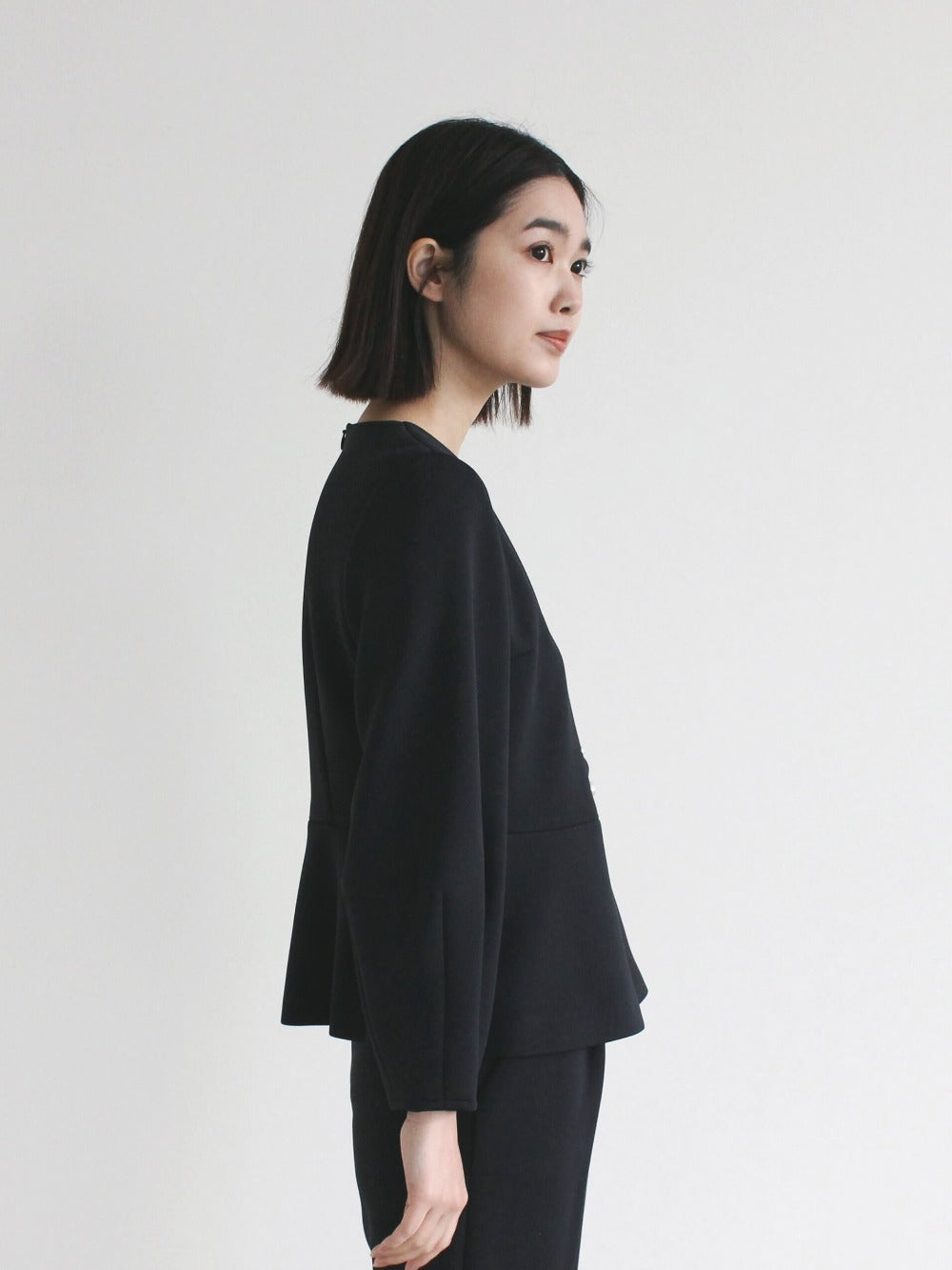 kaene ハイストレッチブラウス / 010461 | モデル身長162cm 着用サイズ34