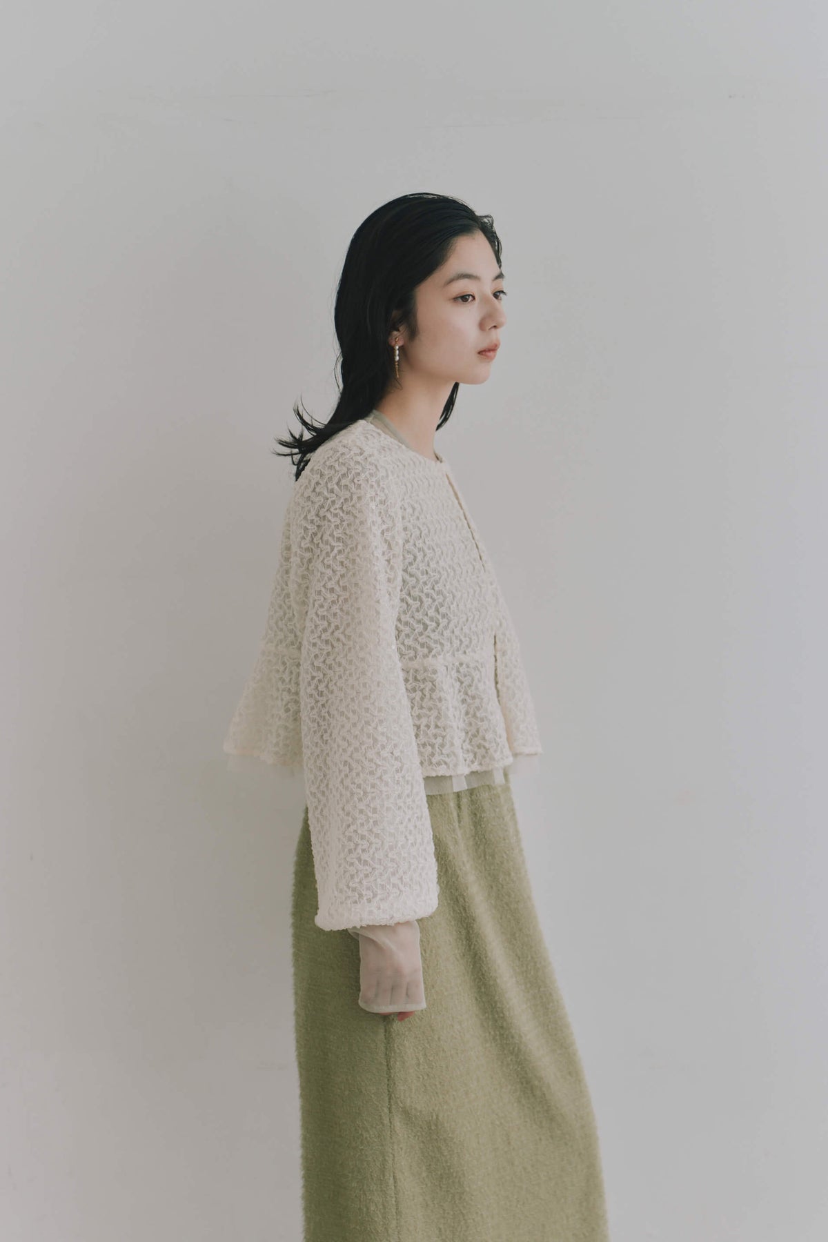 kaene  スパンコールレースボレロ / 005370 結婚式用ゲストドレス ivory | モデル身長162cm　着用サイズFREE