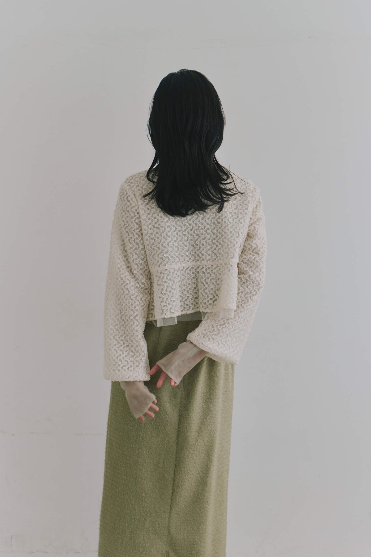 kaene  スパンコールレースボレロ / 005370 結婚式用ゲストドレス ivory | モデル身長162cm　着用サイズFREE