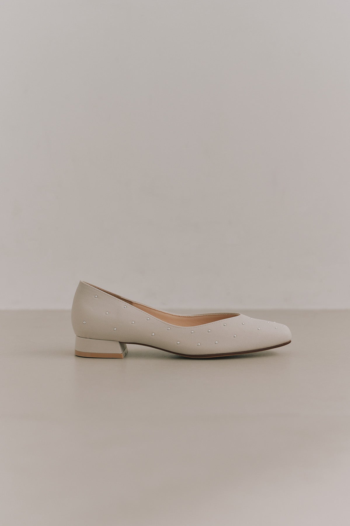 kaene リトルスタッズパンプス / 050025 結婚式用靴 beige ベージュ