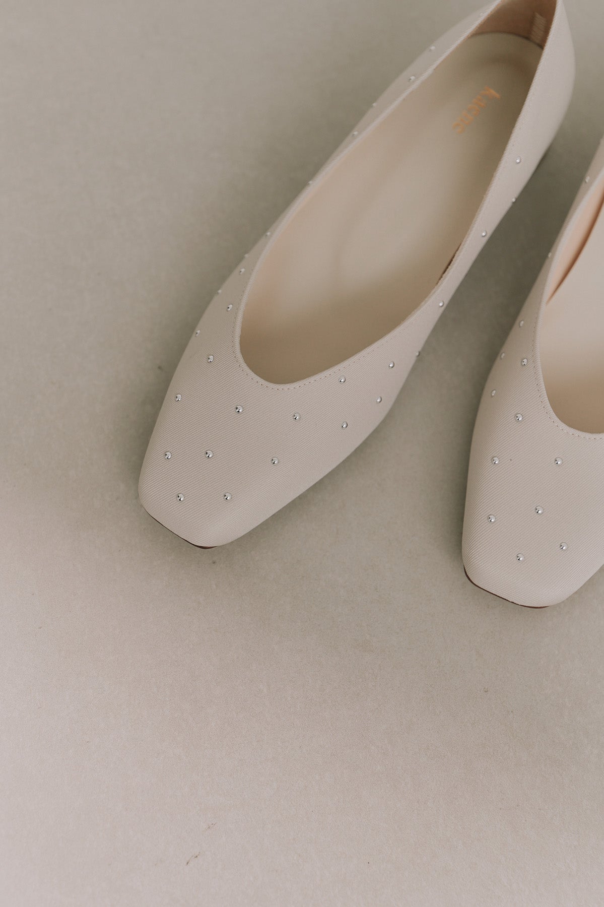 kaene リトルスタッズパンプス / 050025 結婚式用靴 beige ベージュ