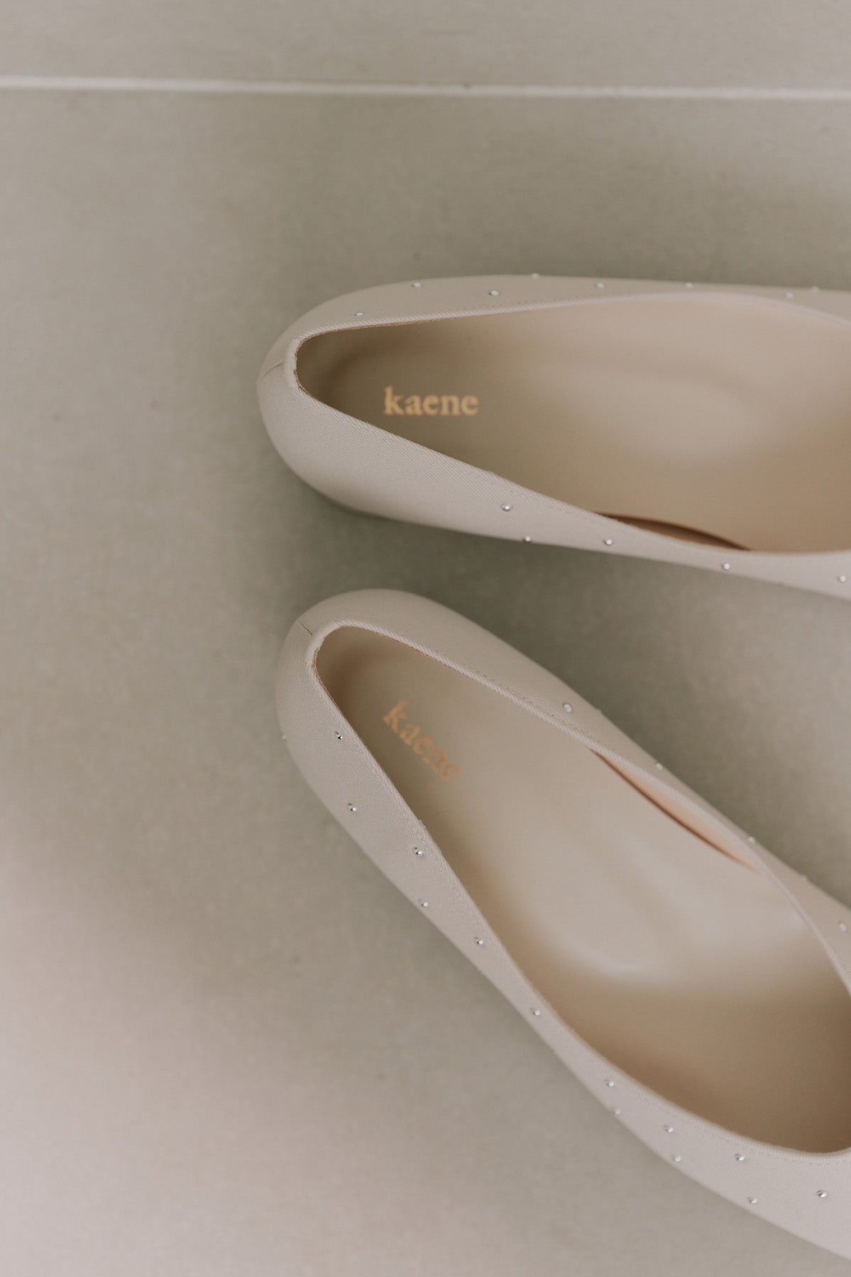 kaene リトルスタッズパンプス / 050025 結婚式用靴 beige ベージュ