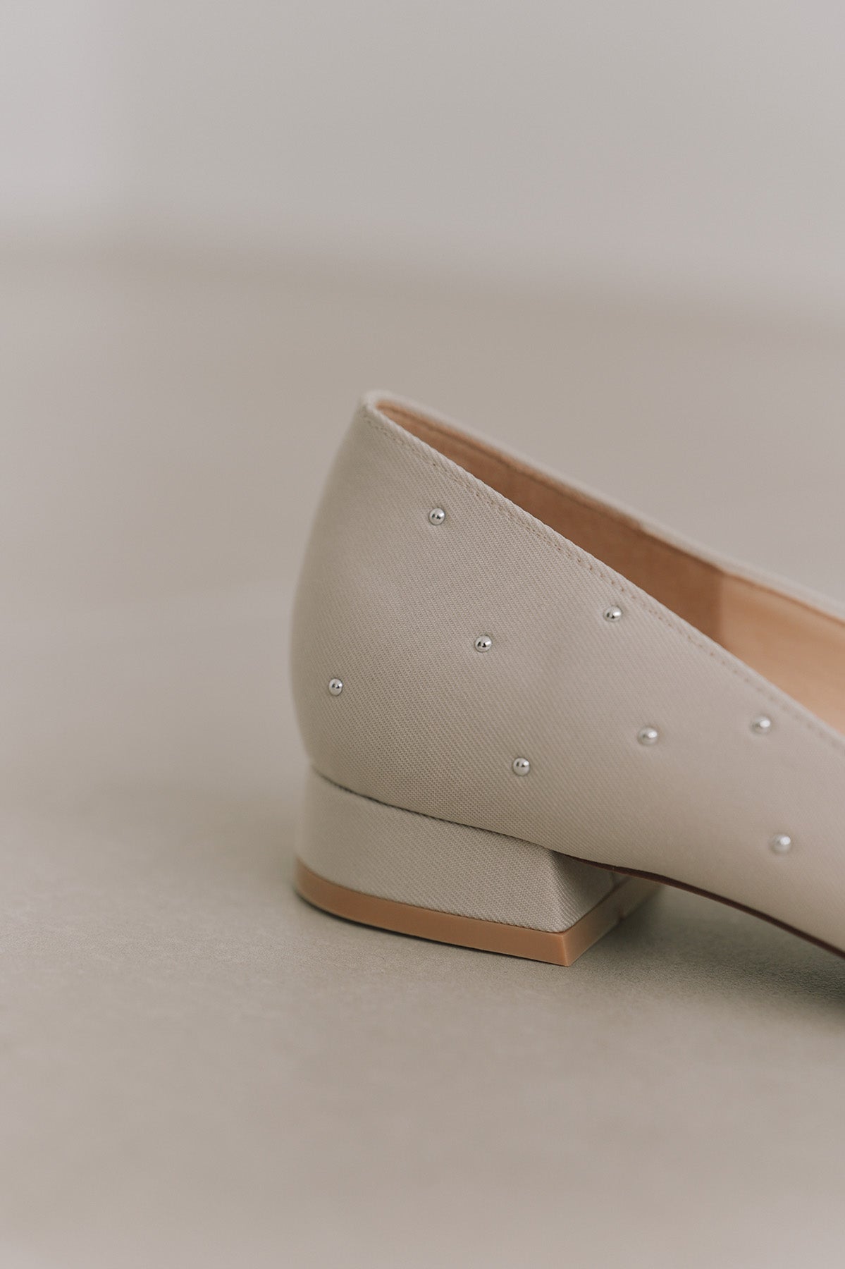 kaene リトルスタッズパンプス / 050025 結婚式用靴 beige ベージュ