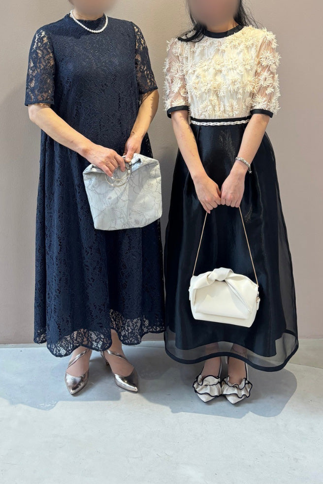 kaene　パイピングレースAラインドレス / 100789 エンブロイダリーミックスドレス / 100889 | Customer Snap 親子ご参列（お母様：100789／娘様：100889ご着用）
