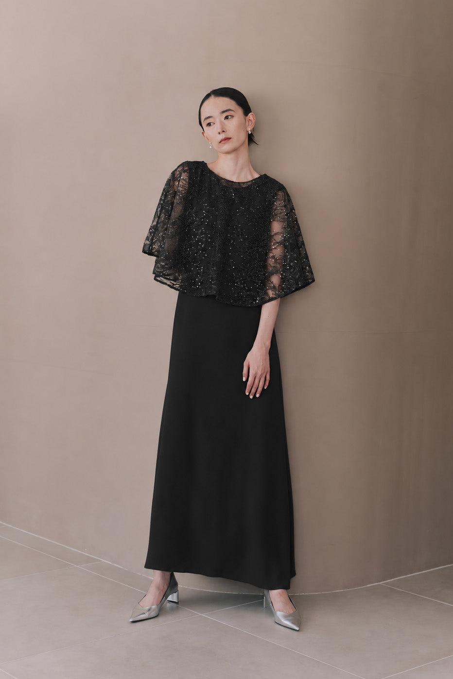 kaene  レースケープセットドレス / 101210 結婚式用ゲストドレス black | モデル身長172cm　着用サイズM(38)