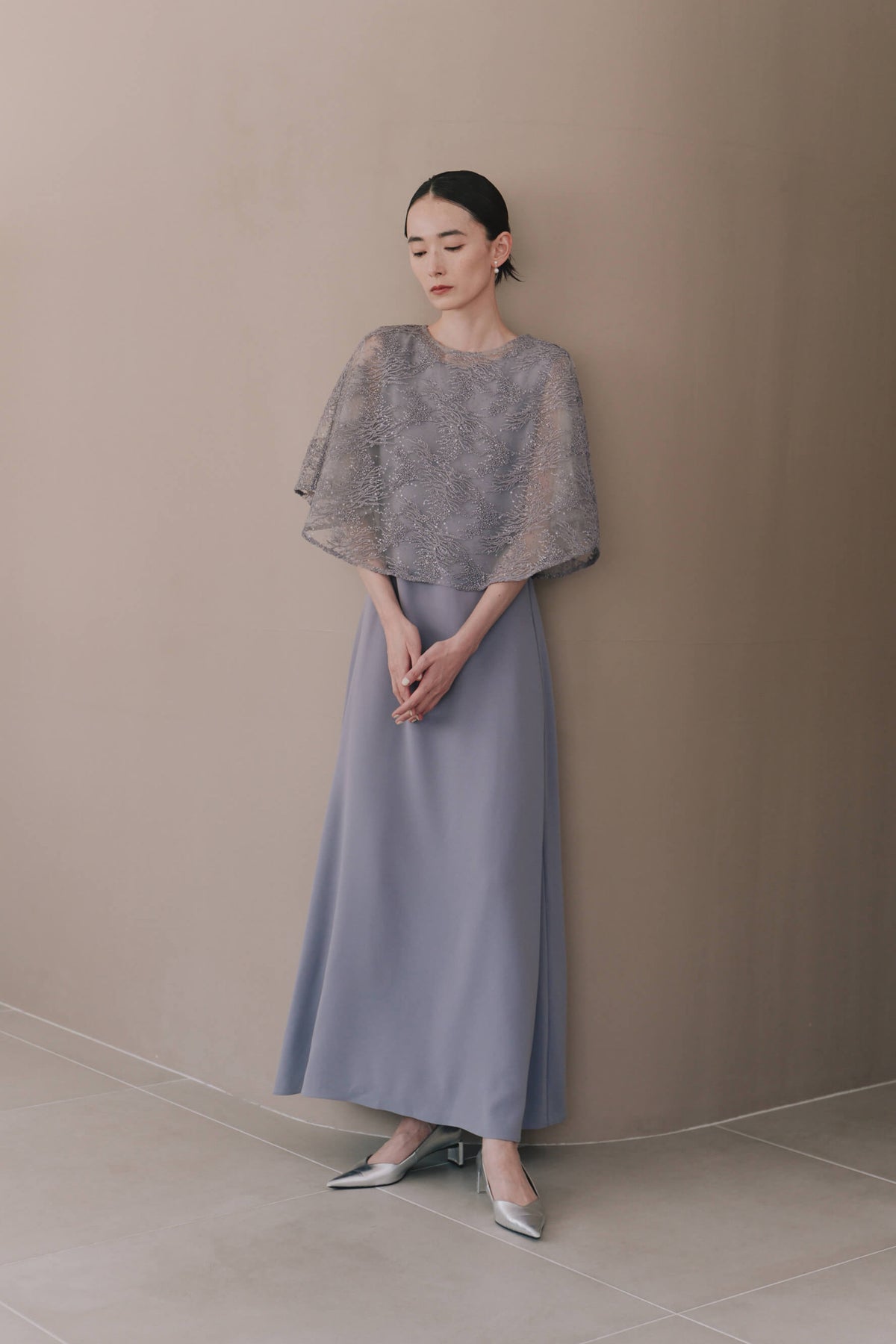 kaene  レースケープセットドレス / 101210 結婚式用ゲストドレス lavender | モデル身長172cm　着用サイズM(38)
