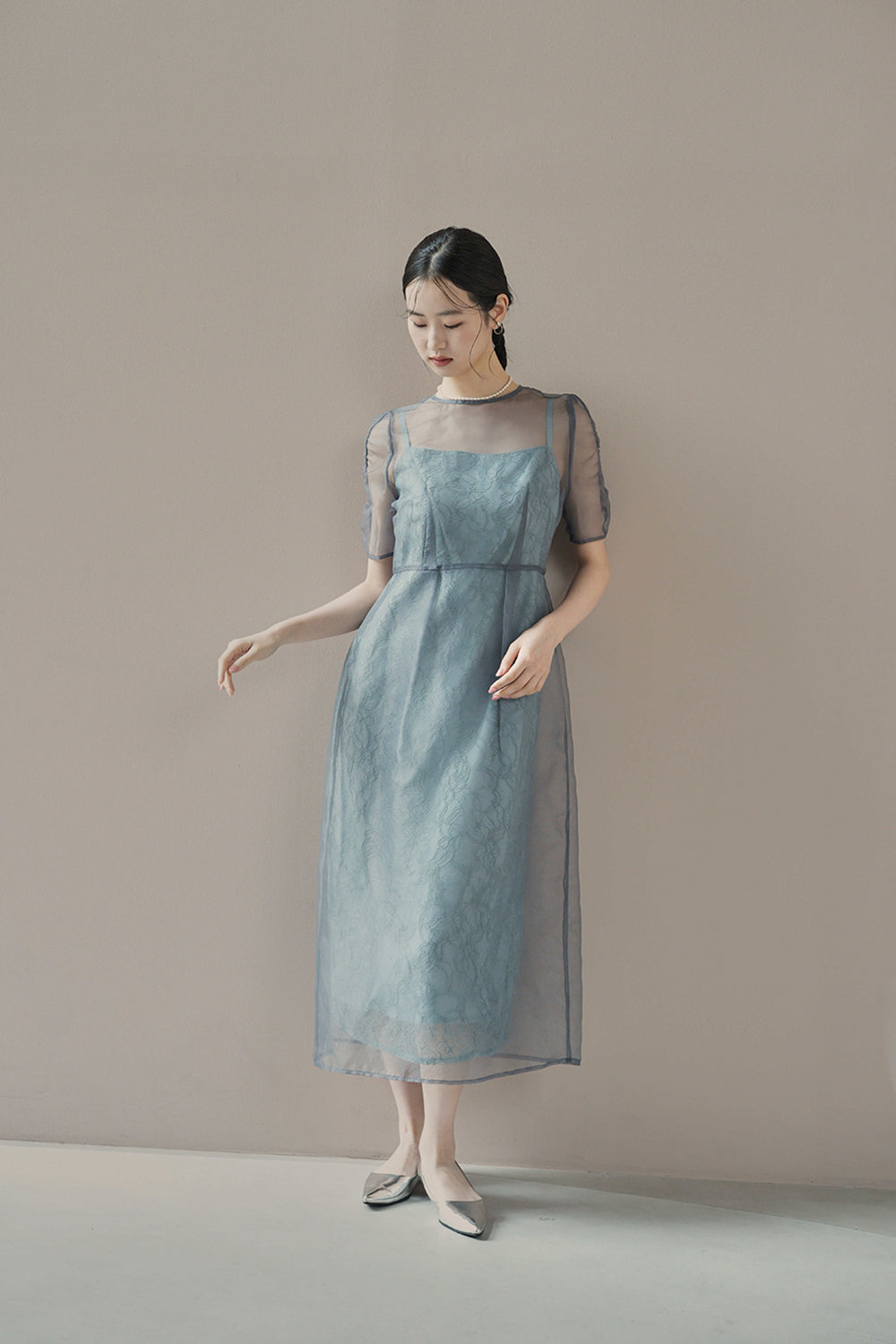 kaene オーガンエプロンレースドレス / 100881 | モデル身長170cm 着用サイズS(36)