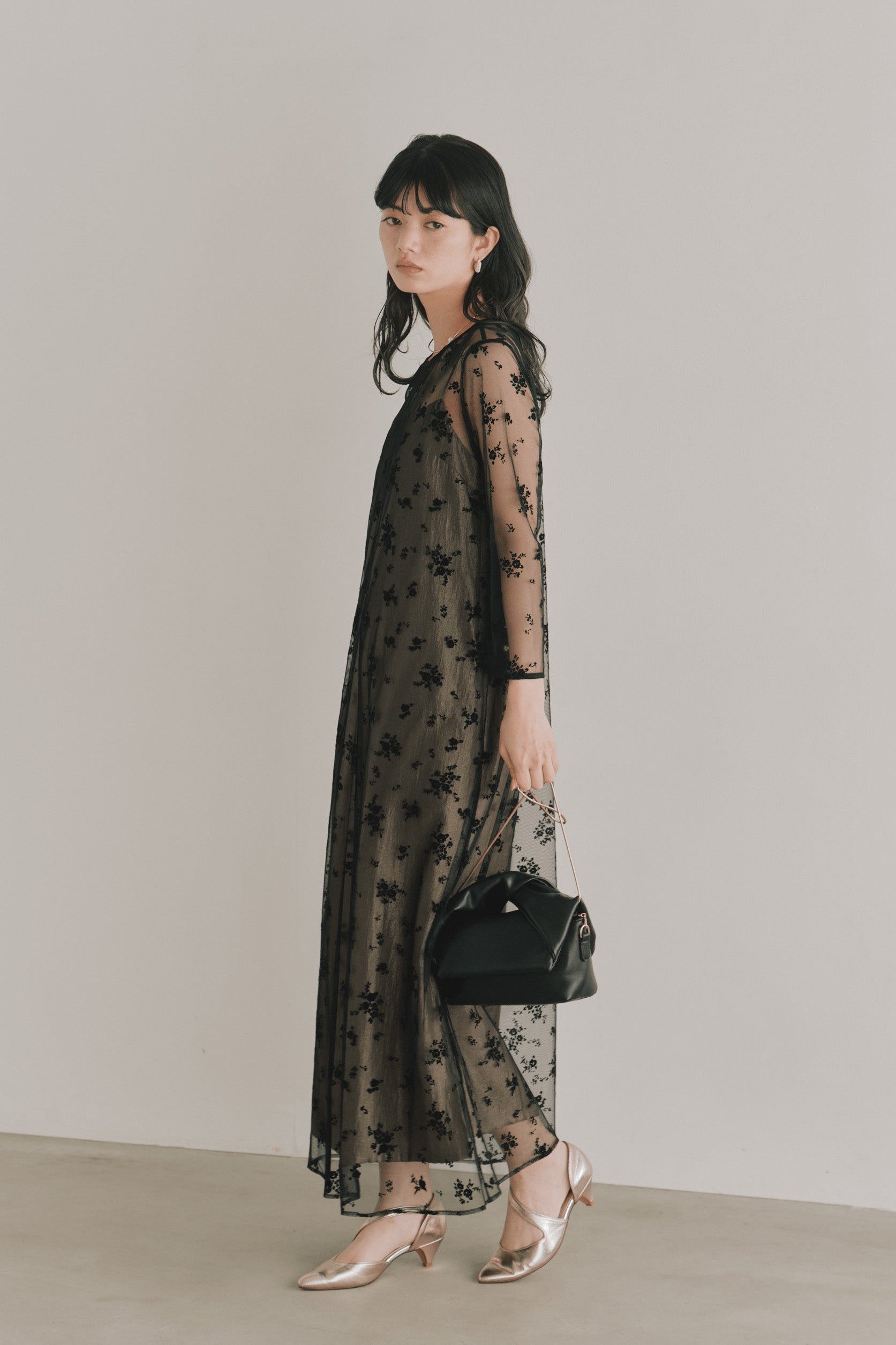kaene フロッキーサテン2wayドレス / 101066 結婚式用ドレス khaki|モデル身長165cm　着用サイズM(38)