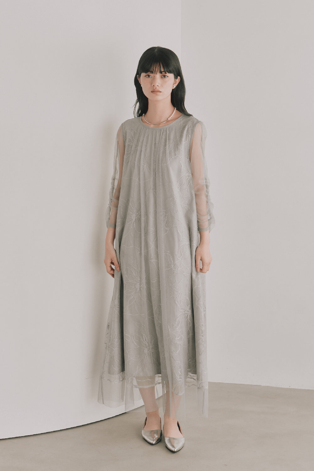 kaene シアーペタルレイヤードドレス / 101136 結婚式用ドレス mintgray | モデル身長165cm　着用サイズFREE