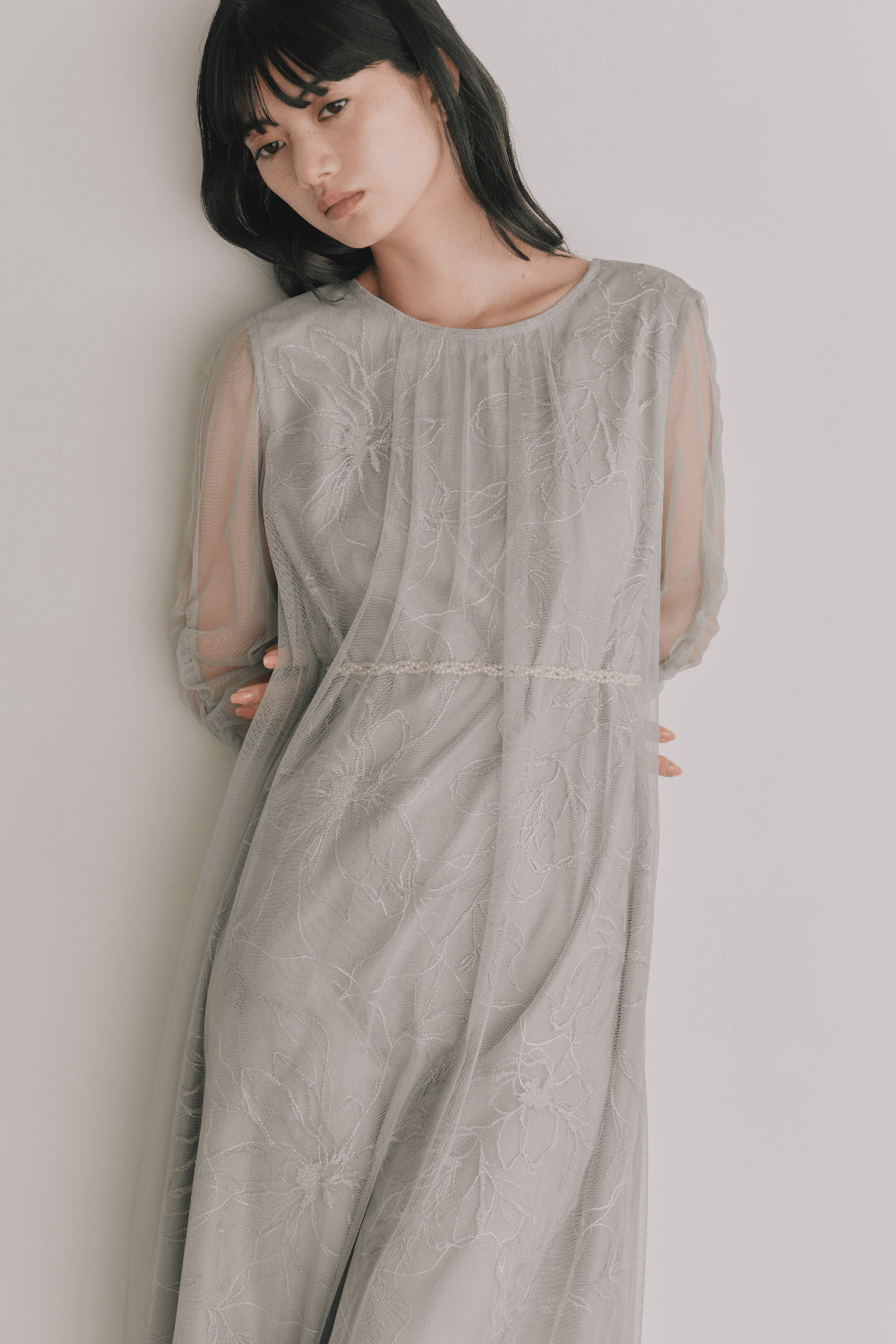 kaene シアーペタルレイヤードドレス / 101136 結婚式用ドレス mintgray | モデル身長165cm　着用サイズFREE※003071ベルト着用