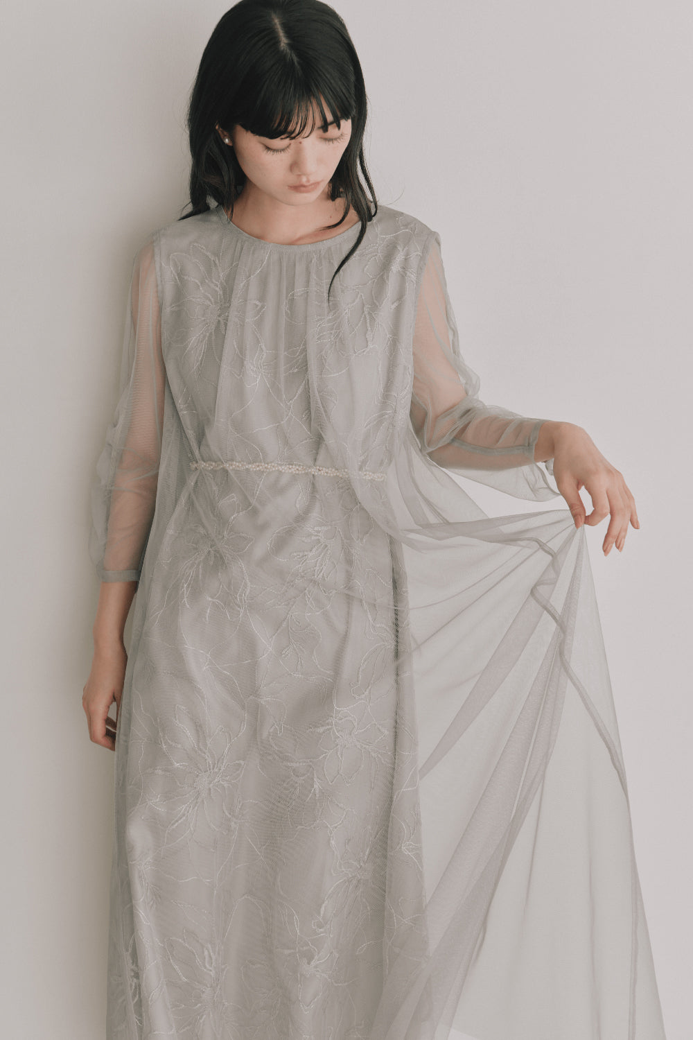 kaene シアーペタルレイヤードドレス / 101136 結婚式用ドレス mintgray | モデル身長165cm　着用サイズFREE※003071ベルト着用