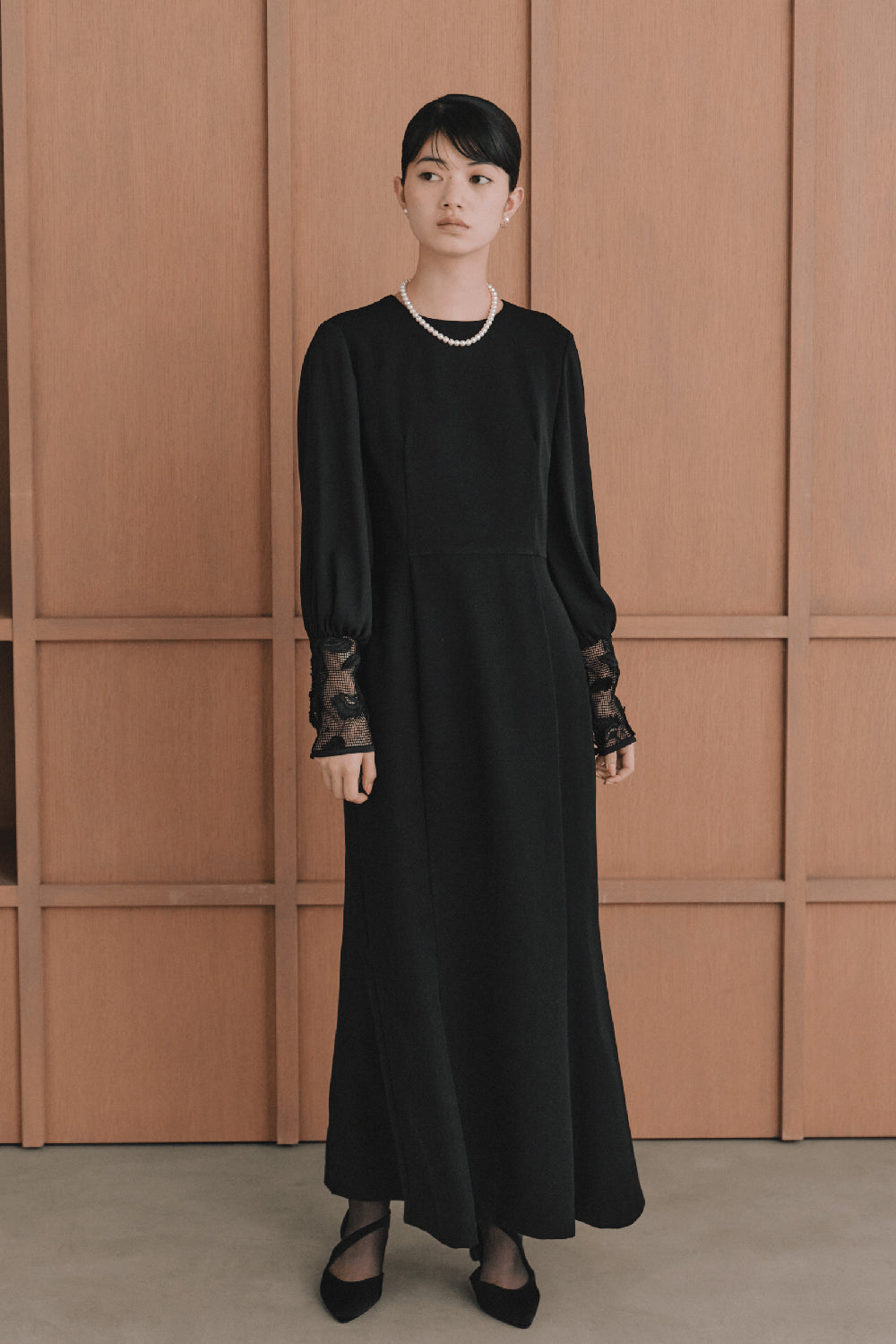 kaene エンブロイダリースリーブドレス / 100905 | モデル身長165cm 着用サイズM(38)