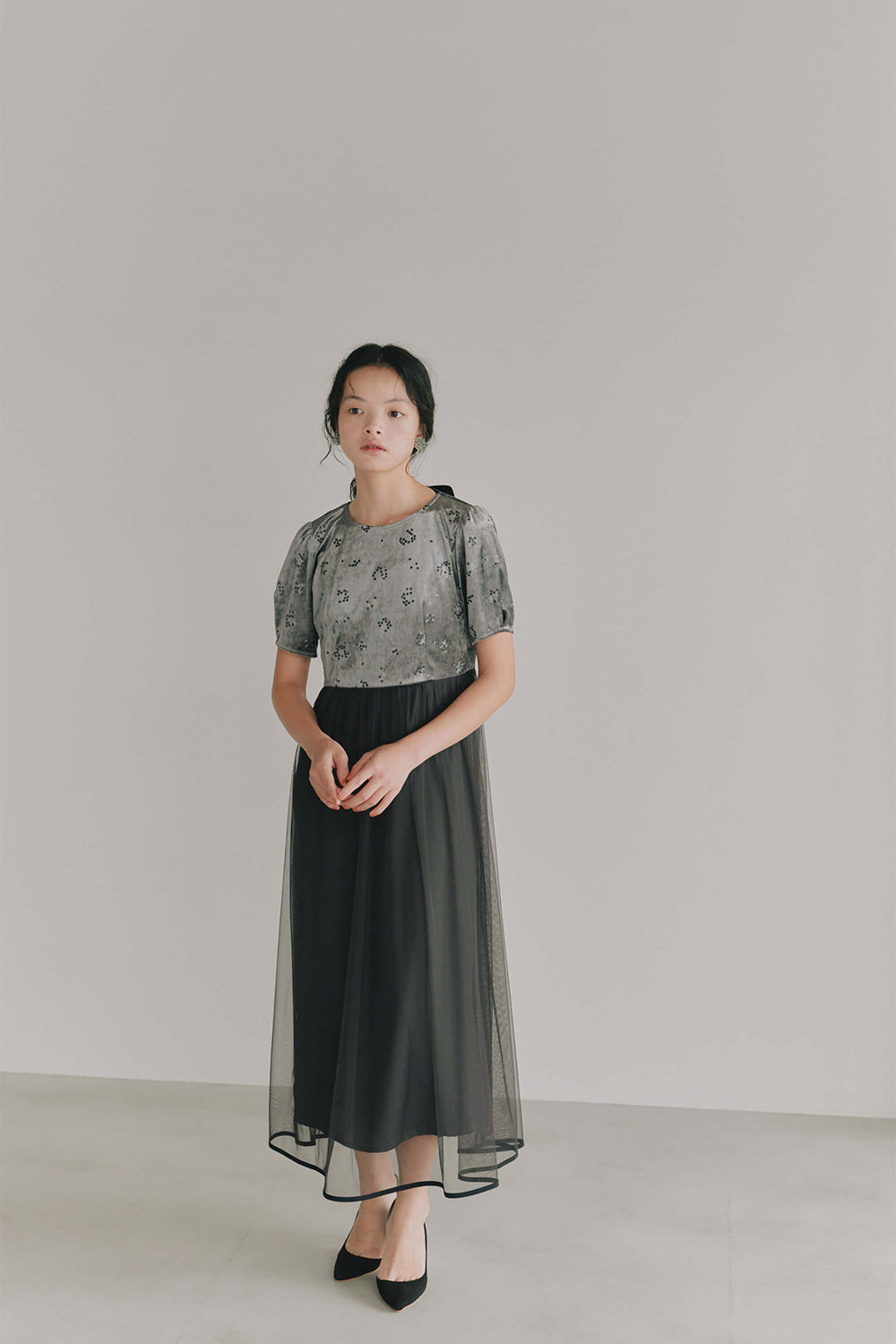 カエン　ネイビーフラワープリントパーティードレス kaene公式オンラインストア エンボスフラワードットミックスドレス