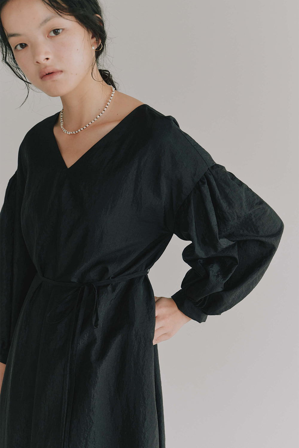 kaene公式オンラインストア ボリュームスリーブAラインドレス / 101157