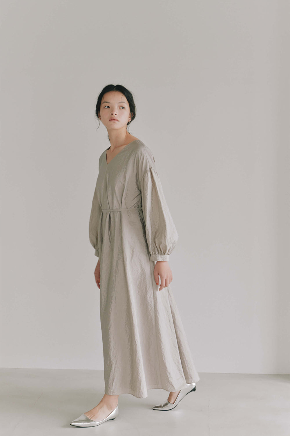 kaene公式オンラインストア ボリュームスリーブAラインドレス / 101157