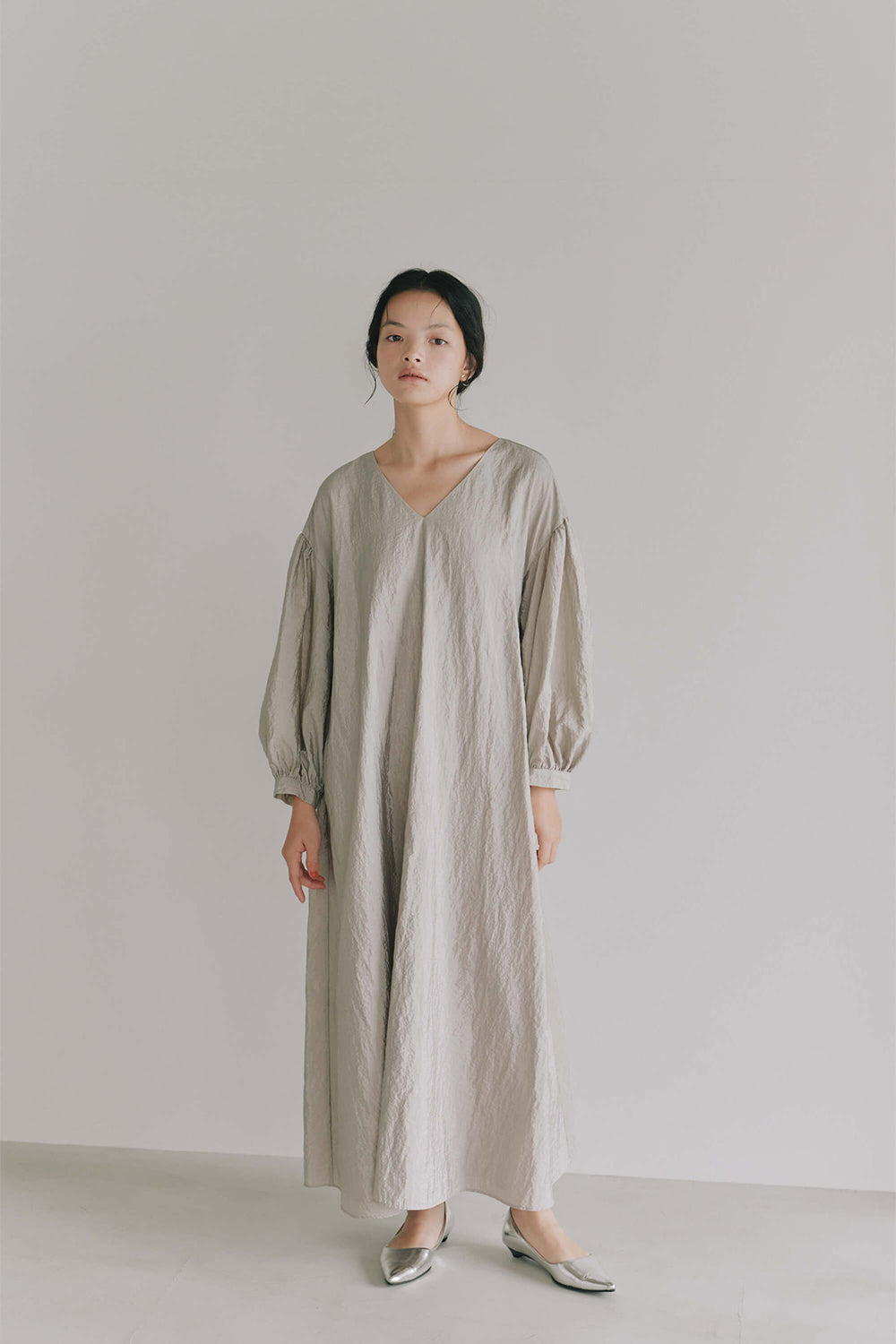 kaene公式オンラインストア ボリュームスリーブAラインドレス / 101157