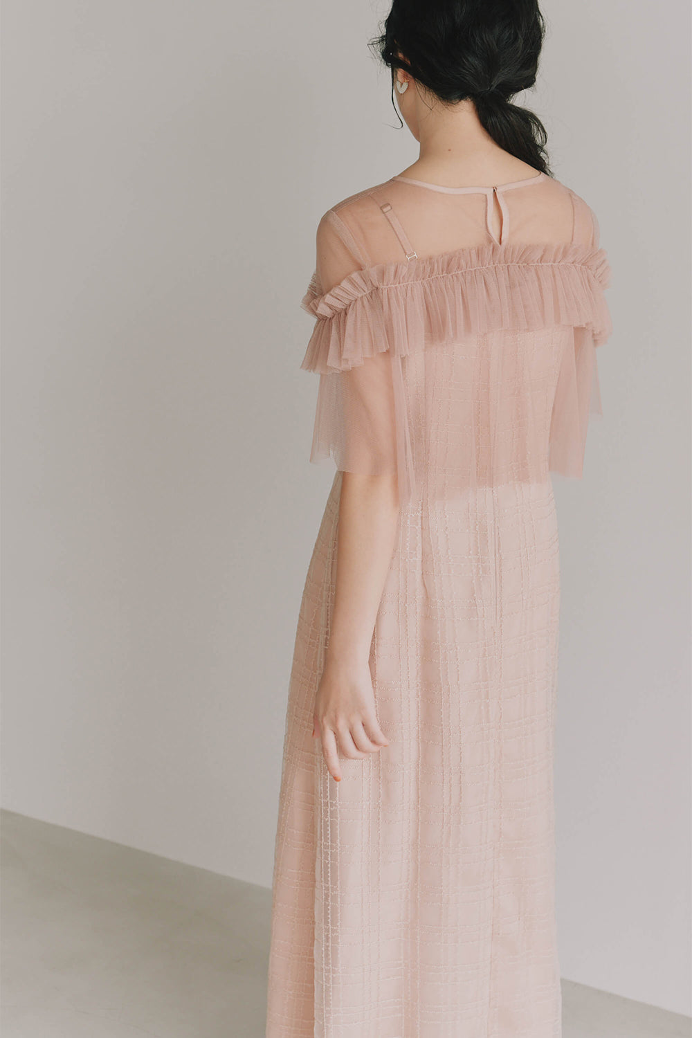 kaene フリルチュールドッキングドレス / 101135 | モデル身長165cm 着用サイズS(36)