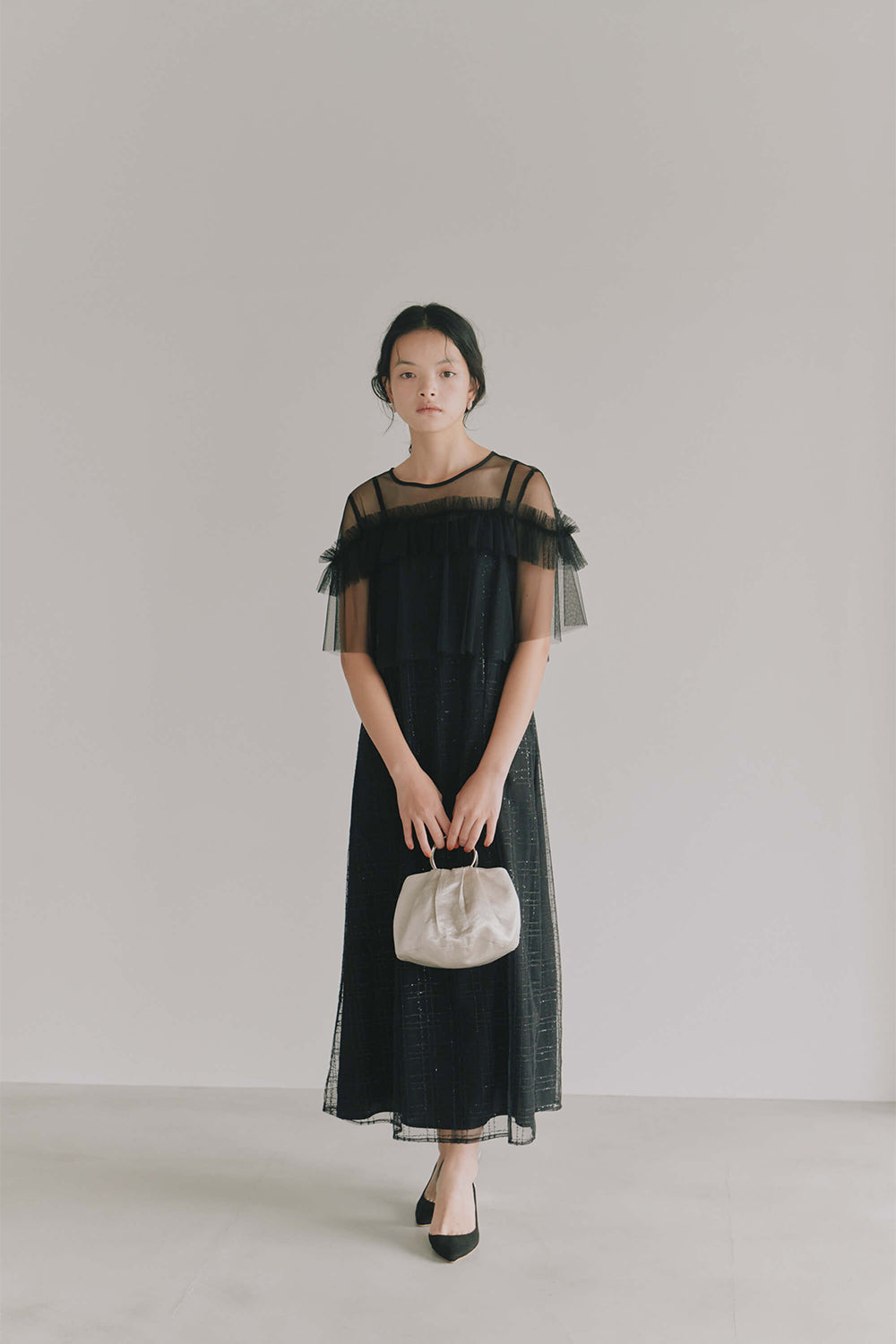 kaene フリルチュールドッキングドレス / 101135 | モデル身長165cm 着用サイズM(38)