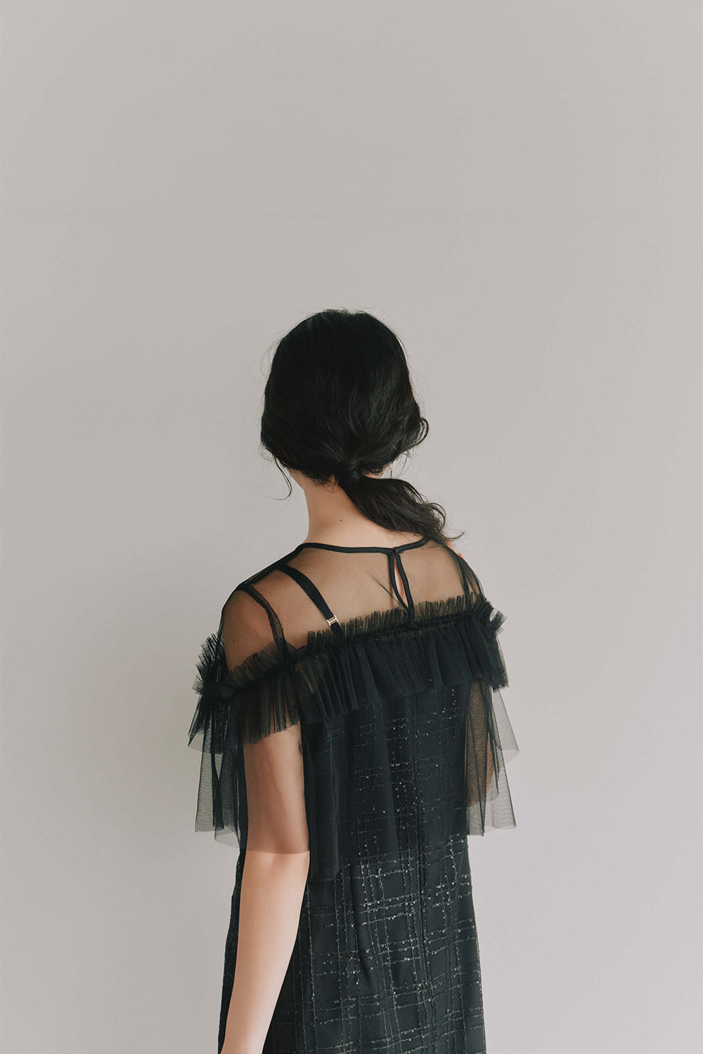 kaene フリルチュールドッキングドレス / 101135 | モデル身長165cm 着用サイズM(38)