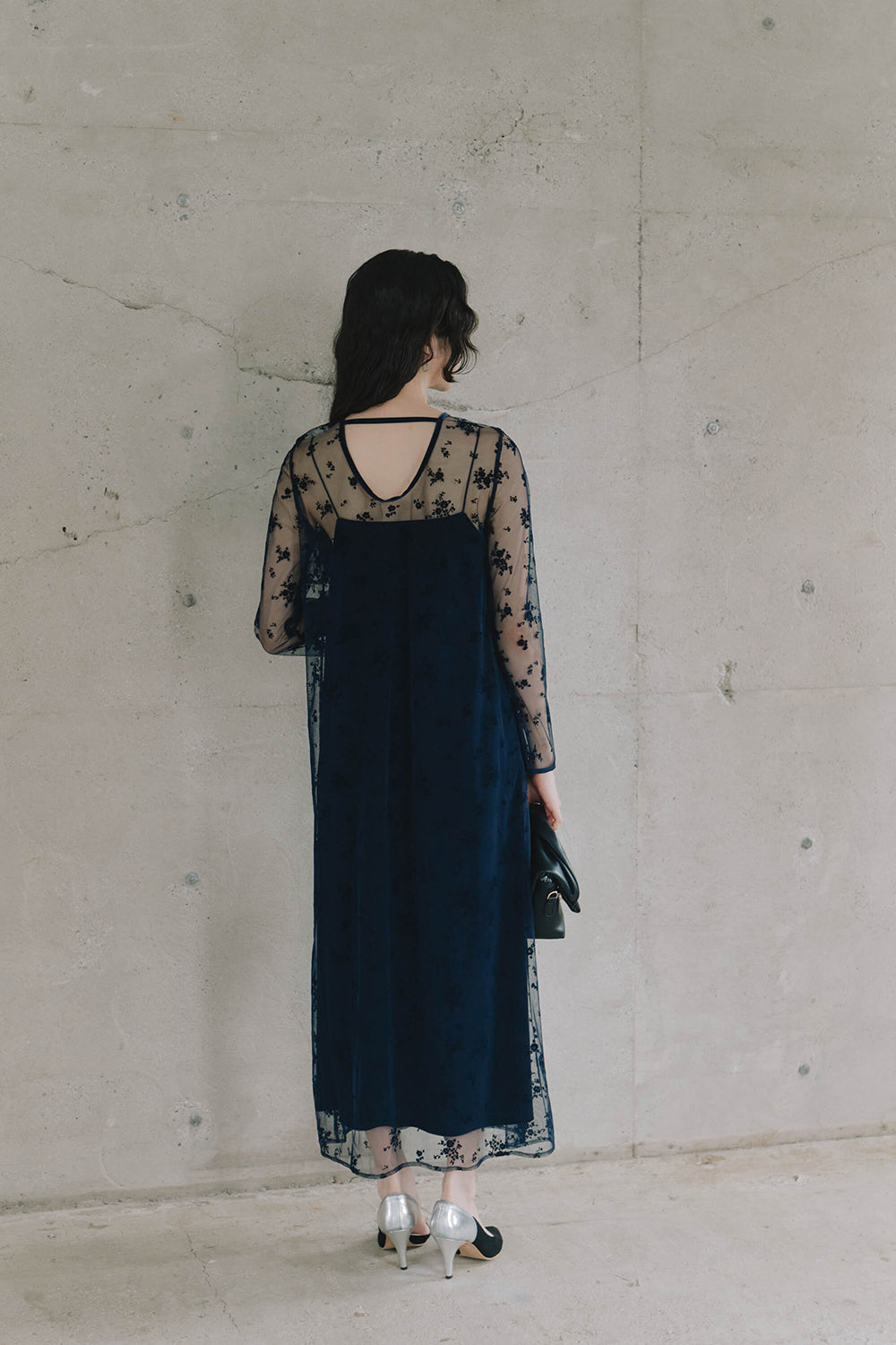 kaene　フロッキーベロア2wayドレス / 100981 | モデル身長164cm 着用サイズ36