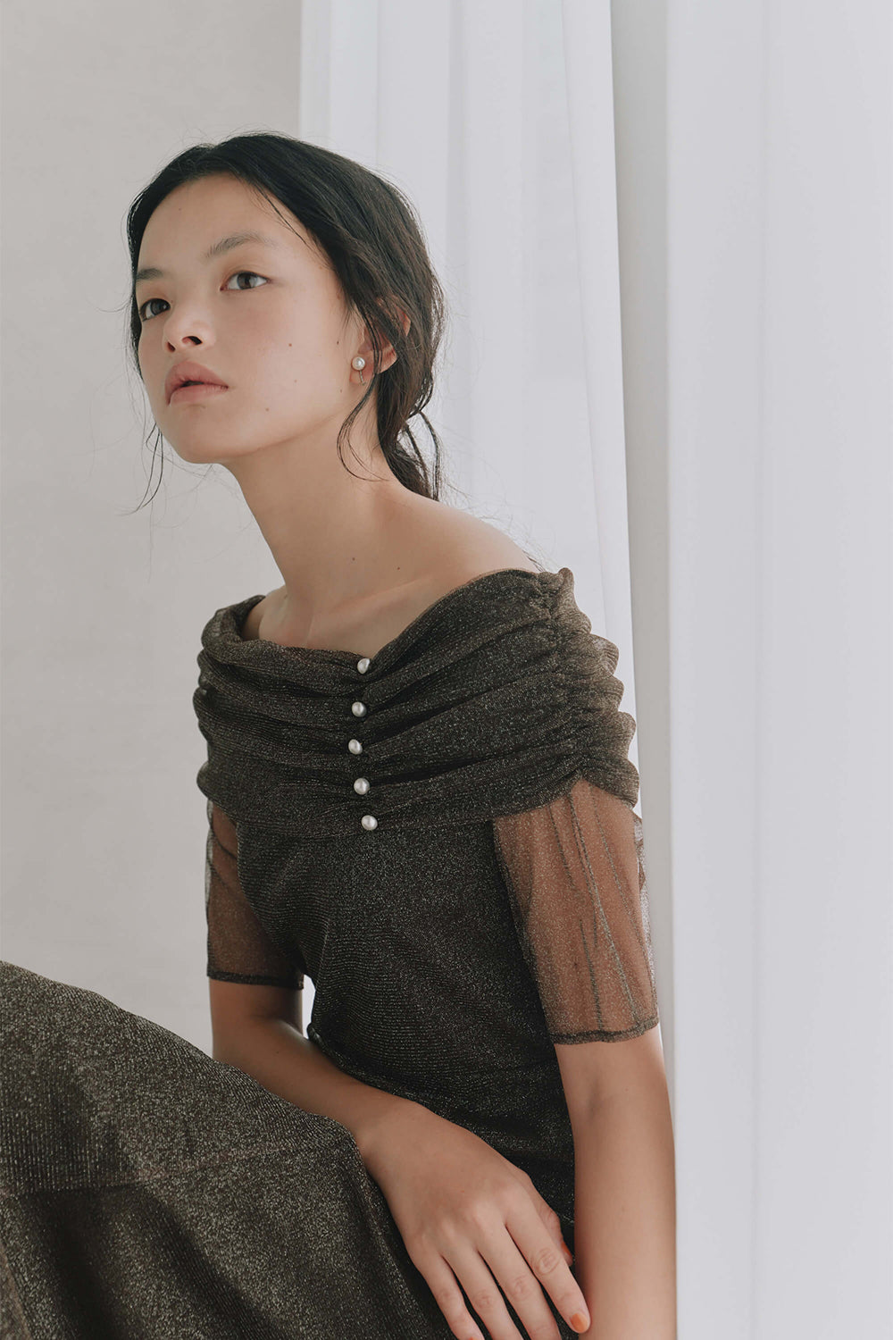 kaene エクラパールオフショルドレス / 101158 | モデル身長165cm 着用サイズS(36)